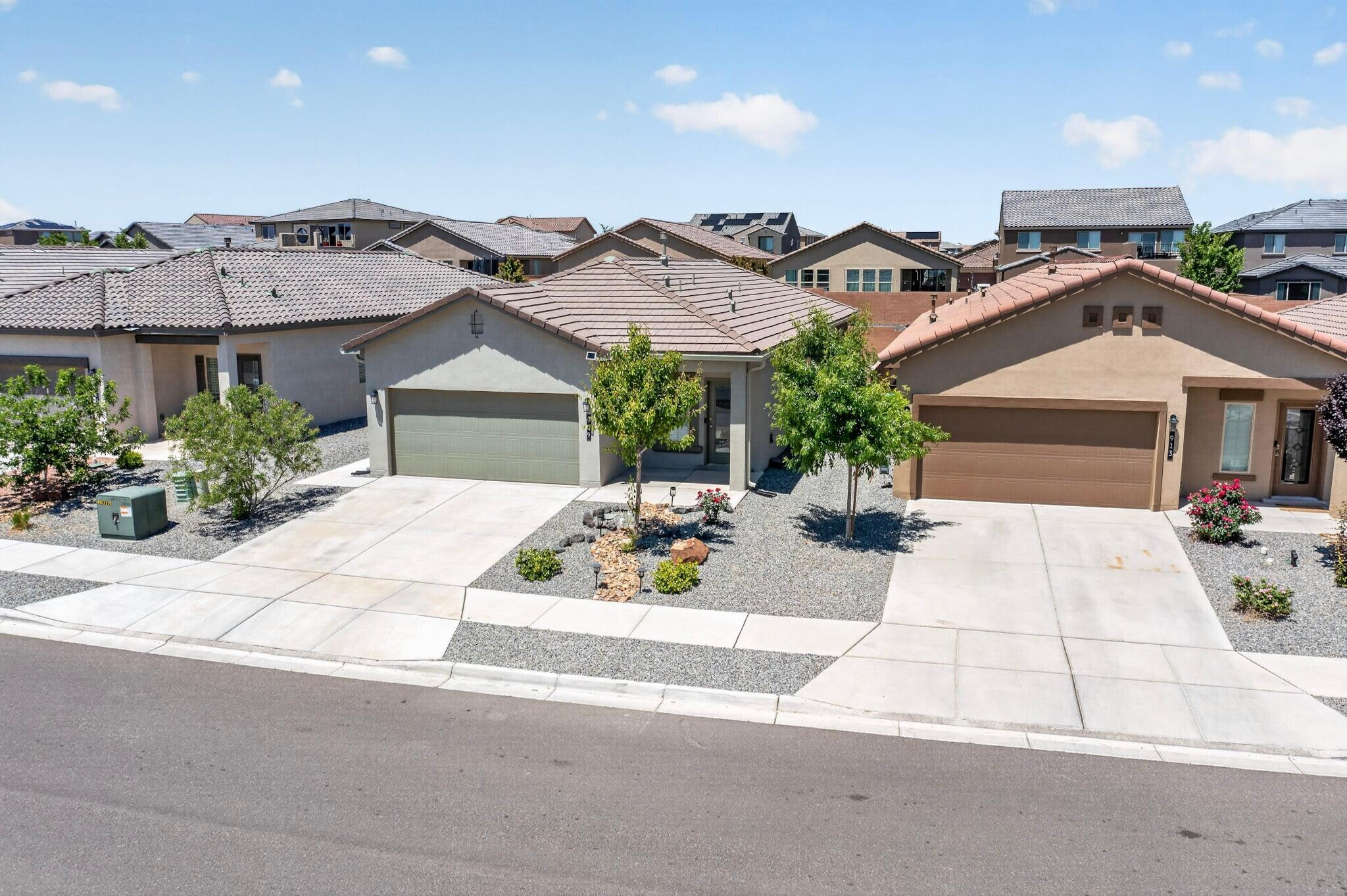 909 Tazanita Loop SE