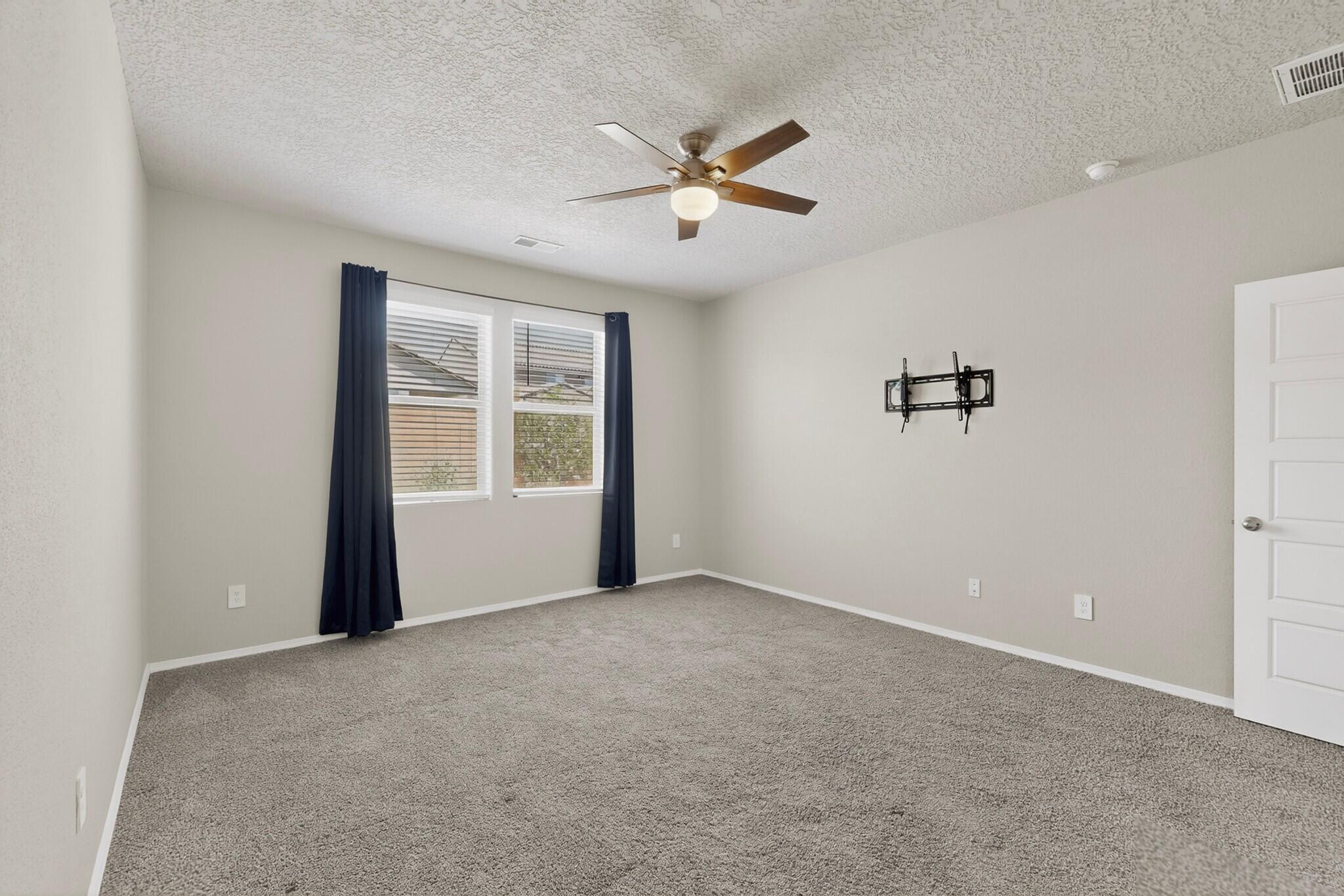 909 Tazanita Loop SE