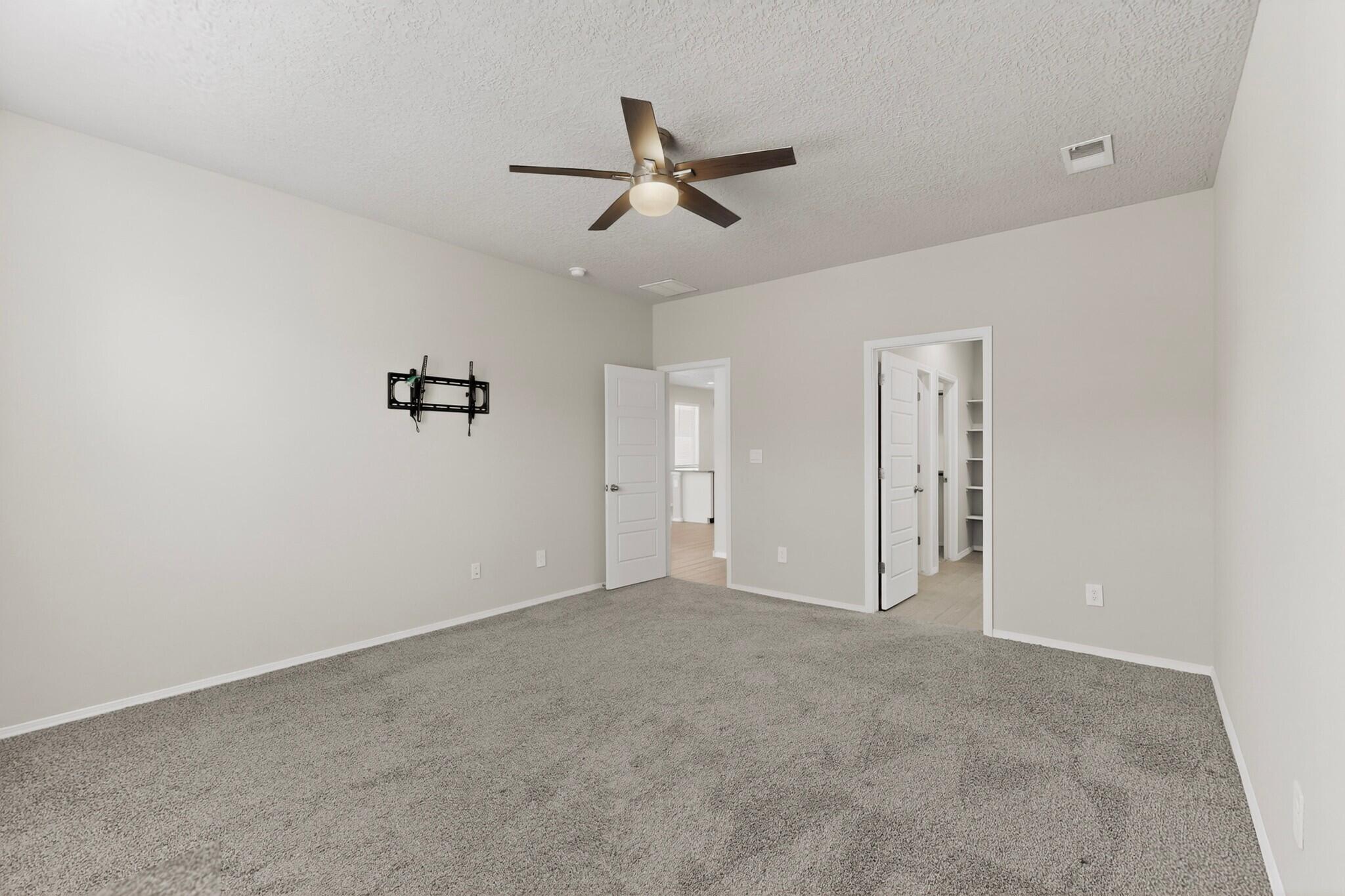 909 Tazanita Loop SE