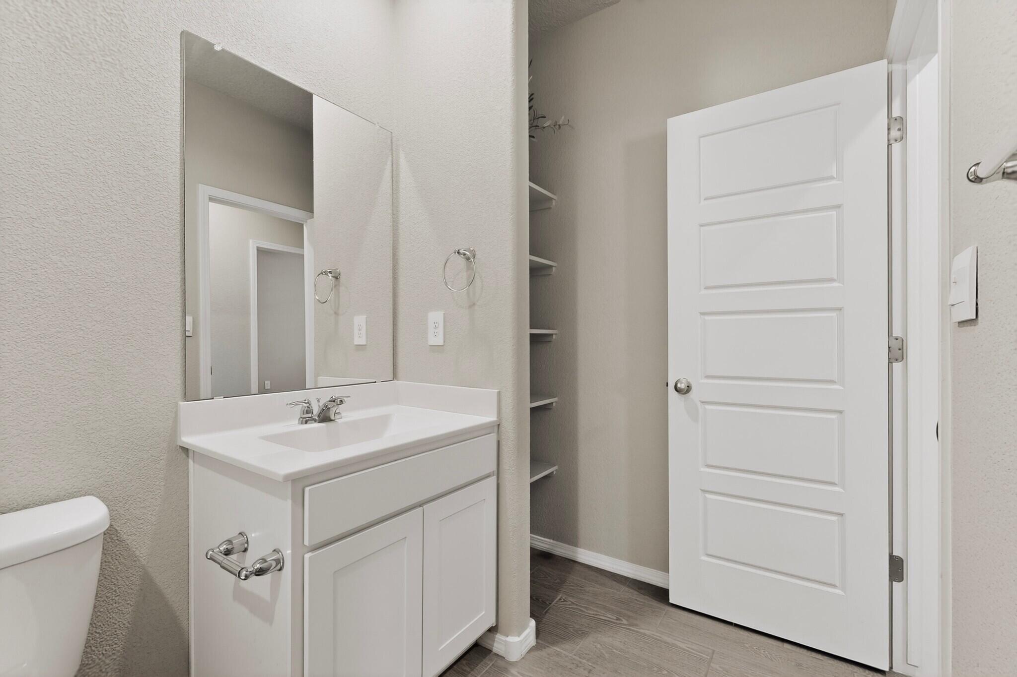 909 Tazanita Loop SE