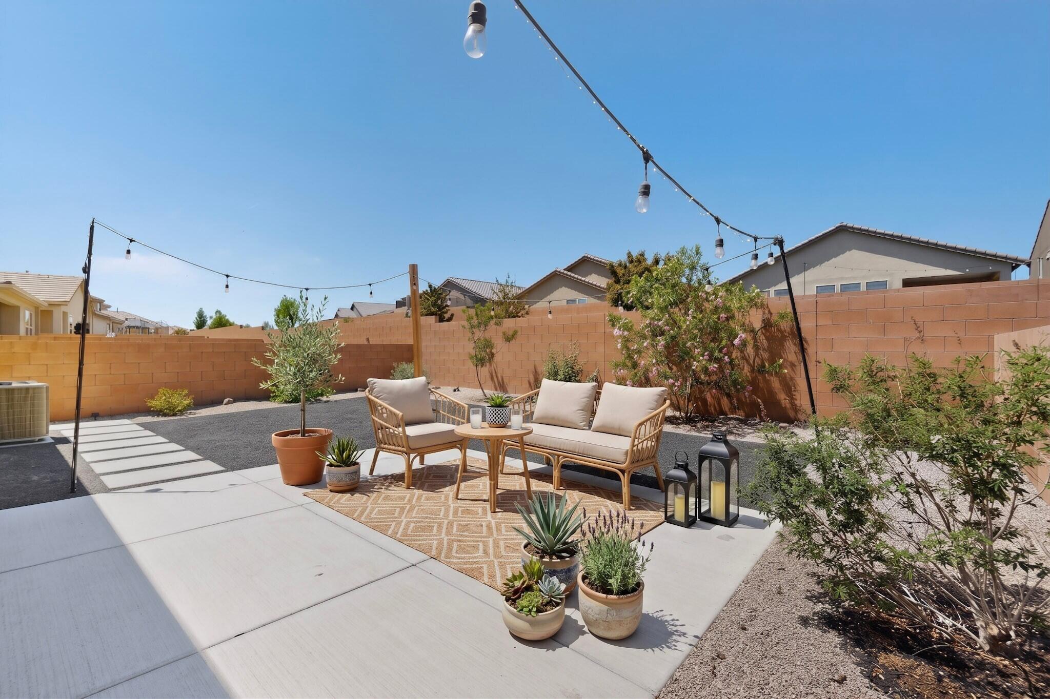 909 Tazanita Loop SE