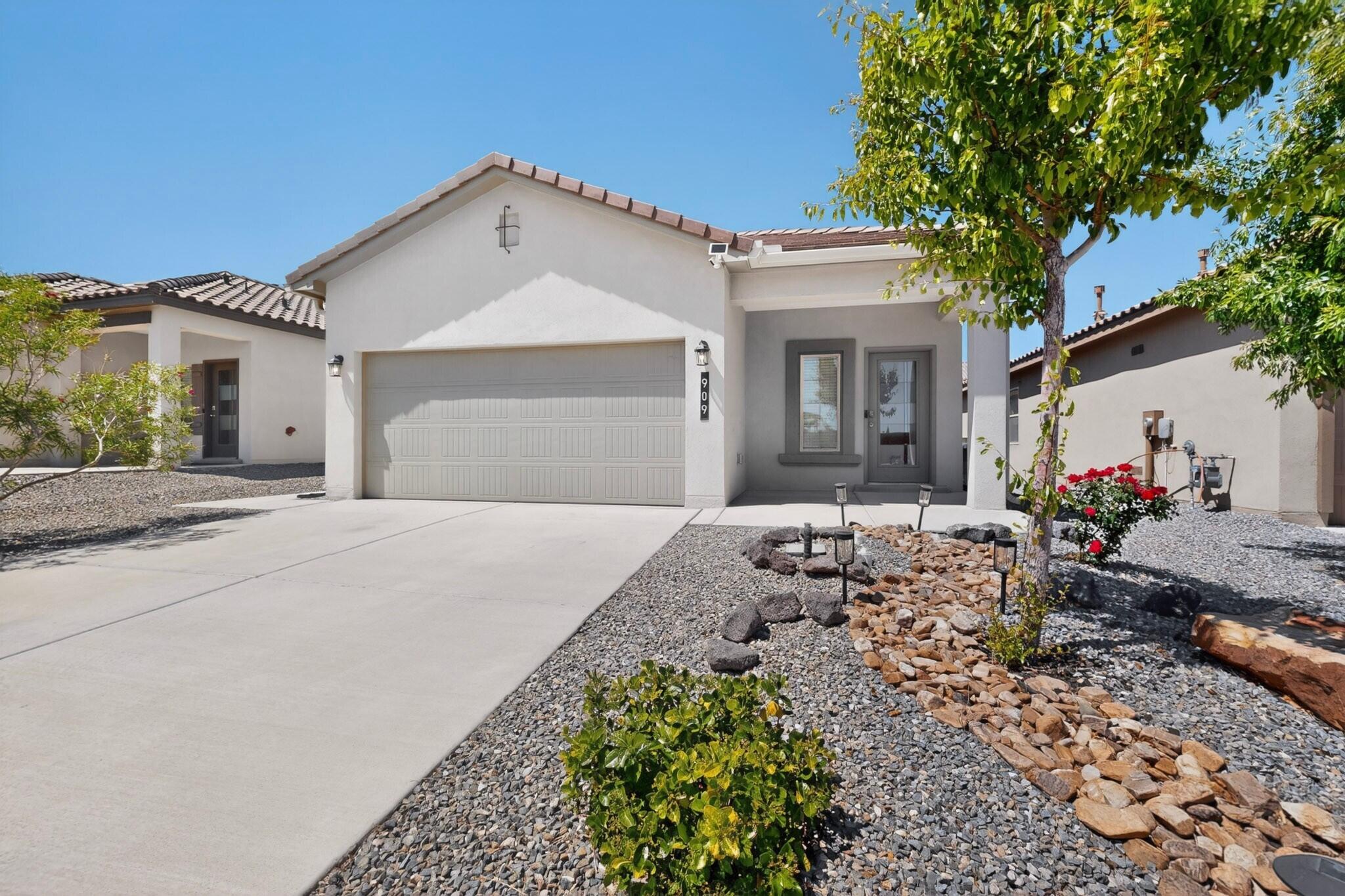 909 Tazanita Loop SE