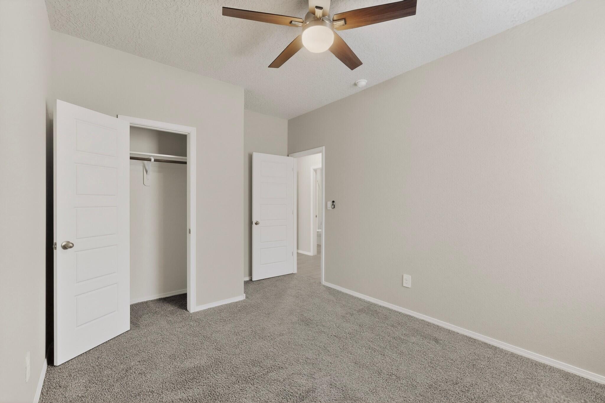 909 Tazanita Loop SE