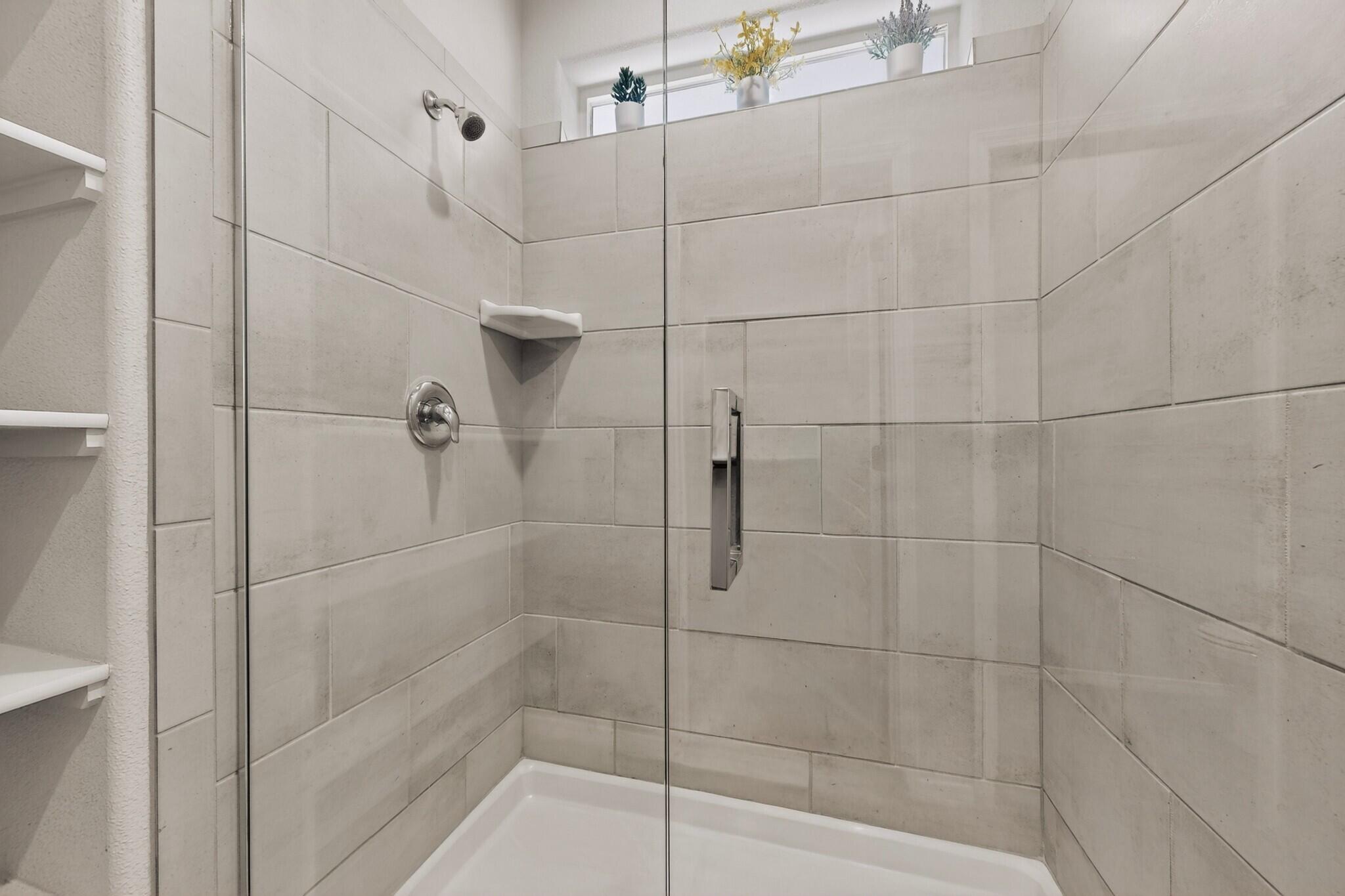 909 Tazanita Loop SE