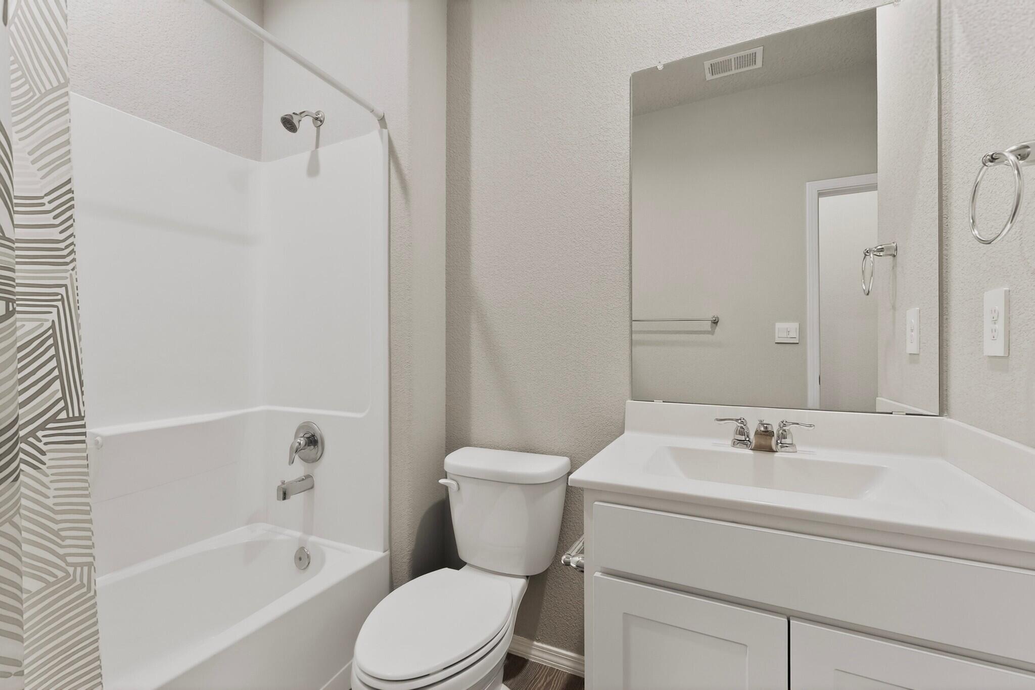 909 Tazanita Loop SE