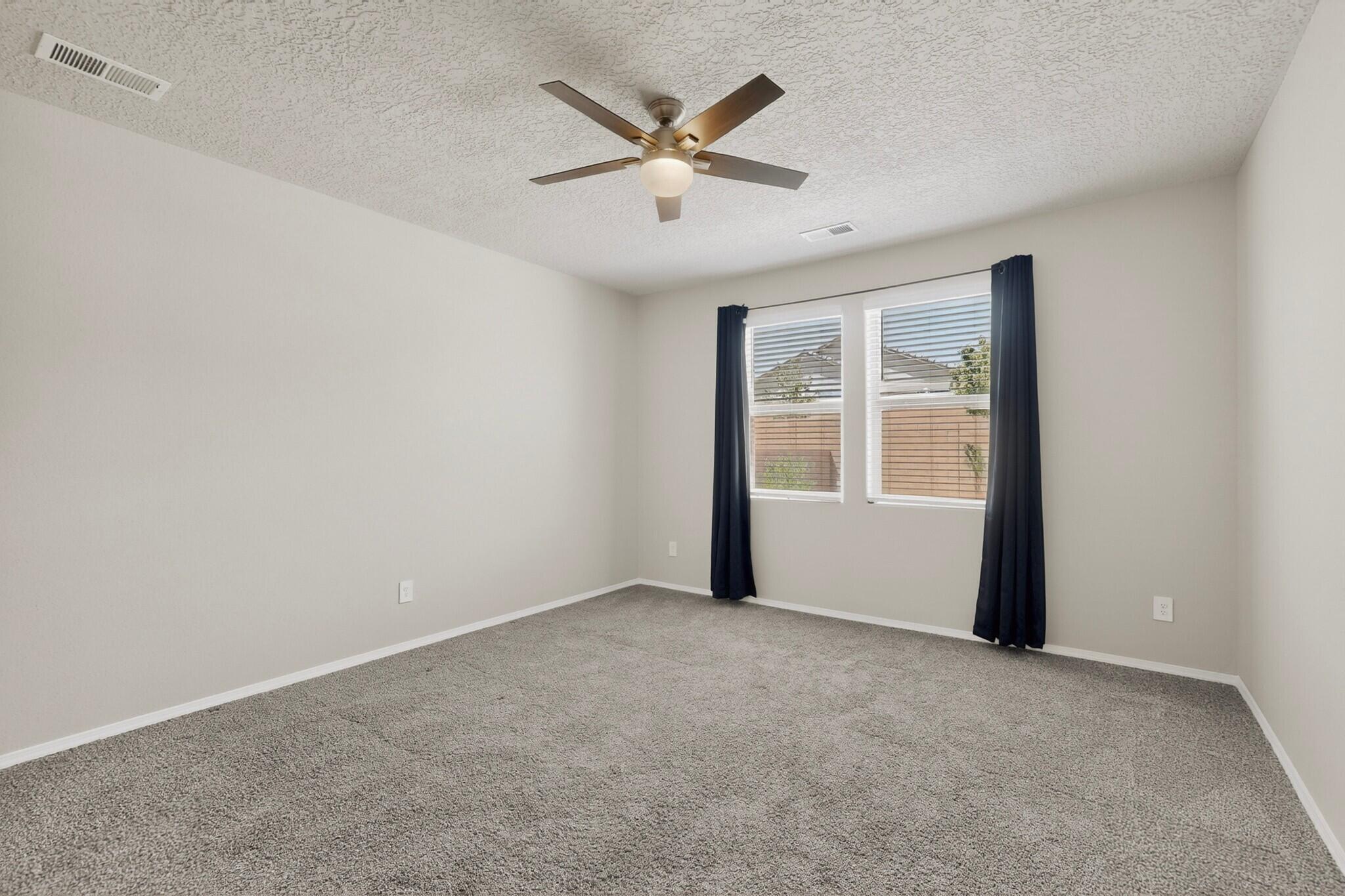 909 Tazanita Loop SE