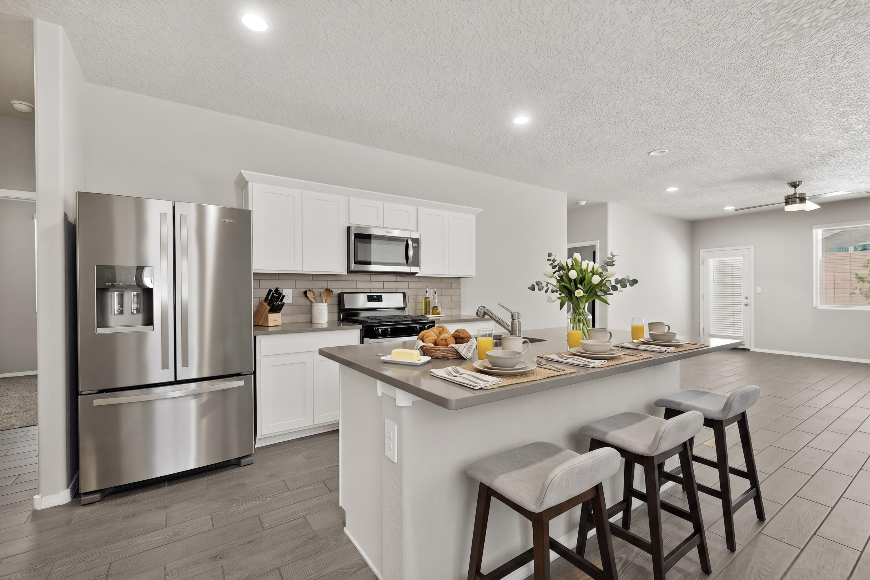 909 Tazanita Loop SE