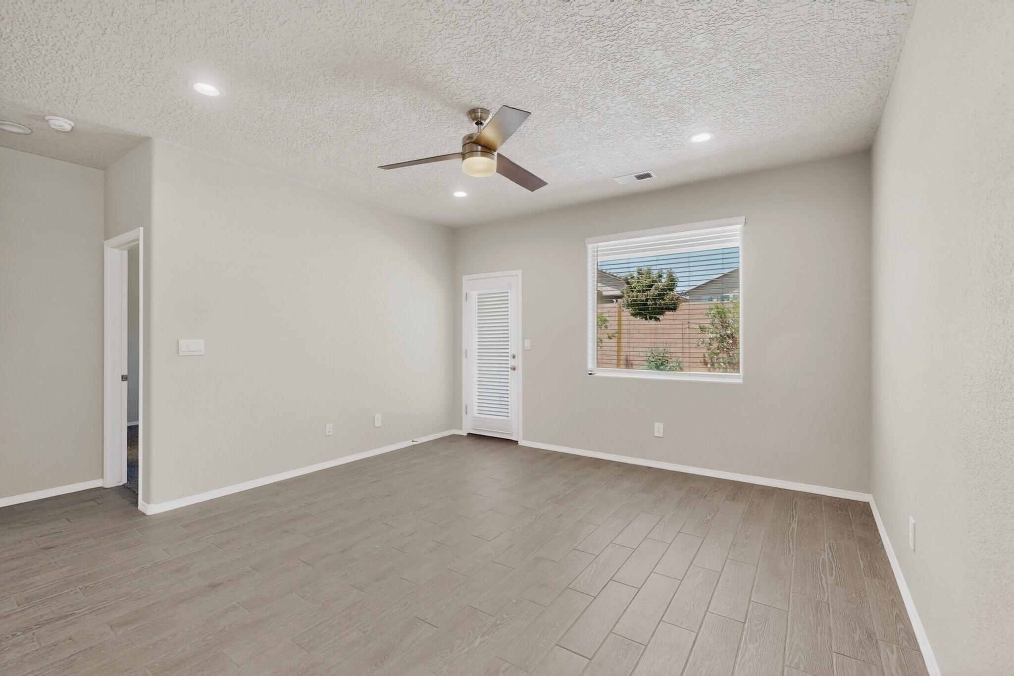 909 Tazanita Loop SE