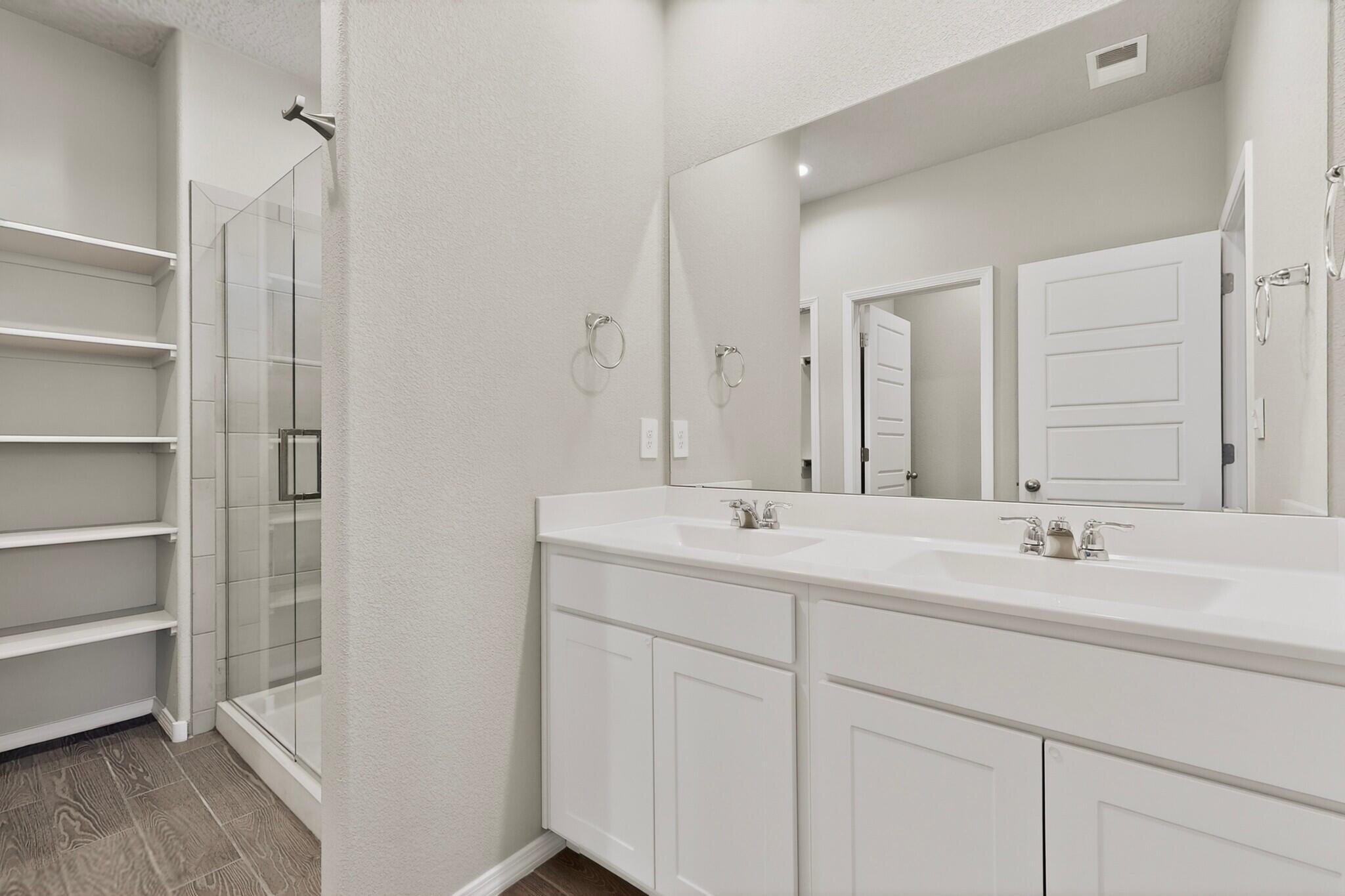 909 Tazanita Loop SE