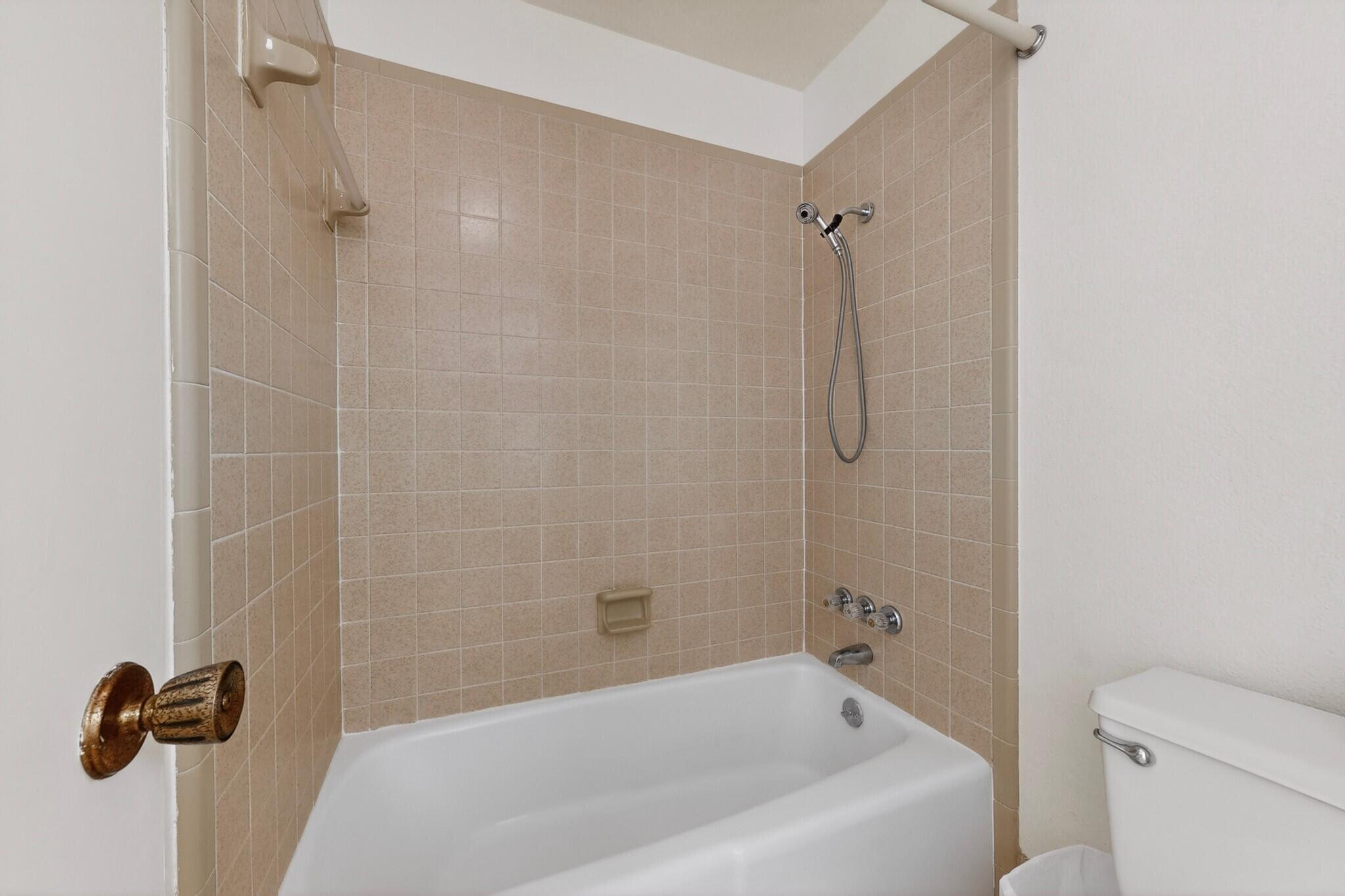 905 Country Club Drive SE APT F