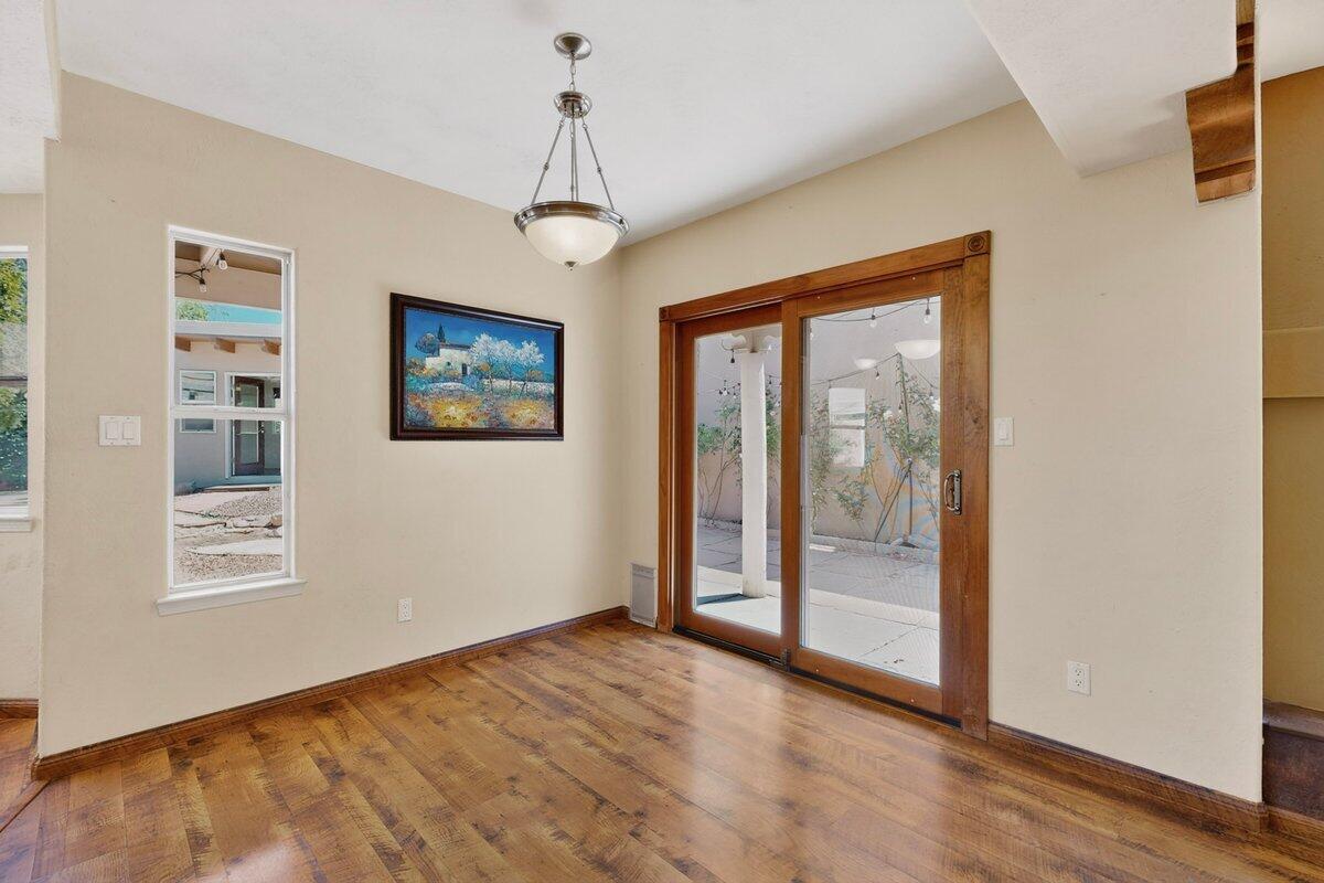 9633 De Vargas Loop NE