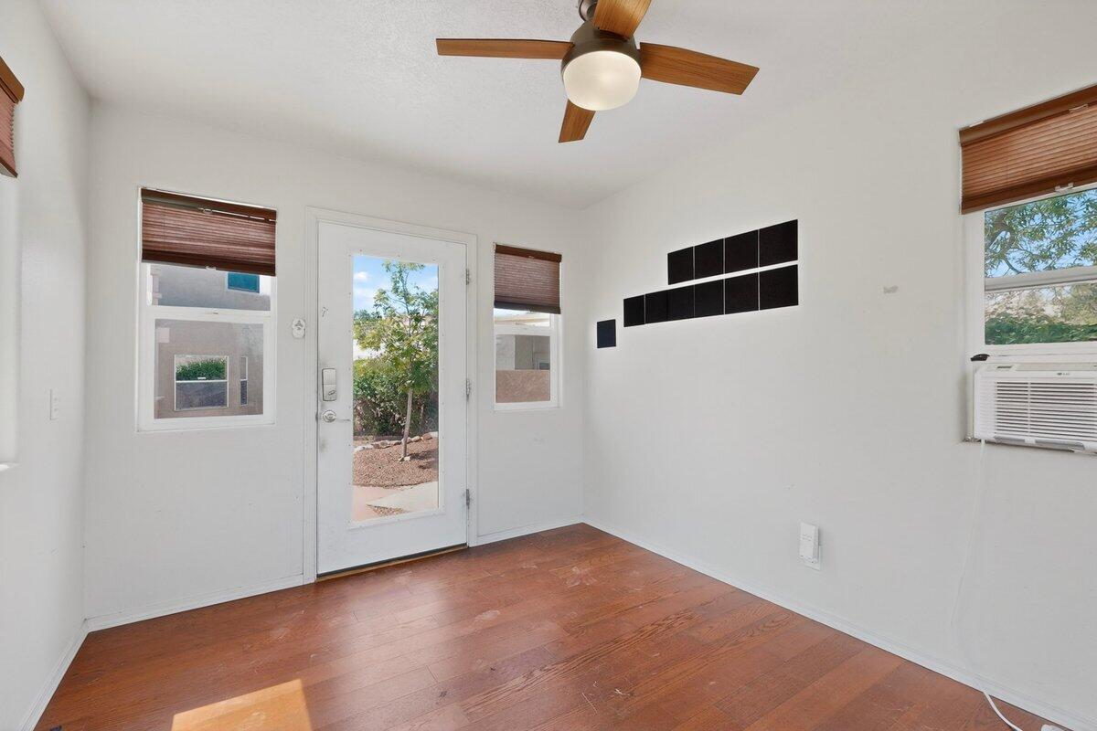 9633 De Vargas Loop NE