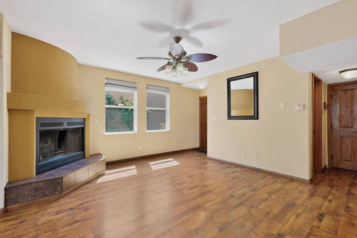 9633 De Vargas Loop NE