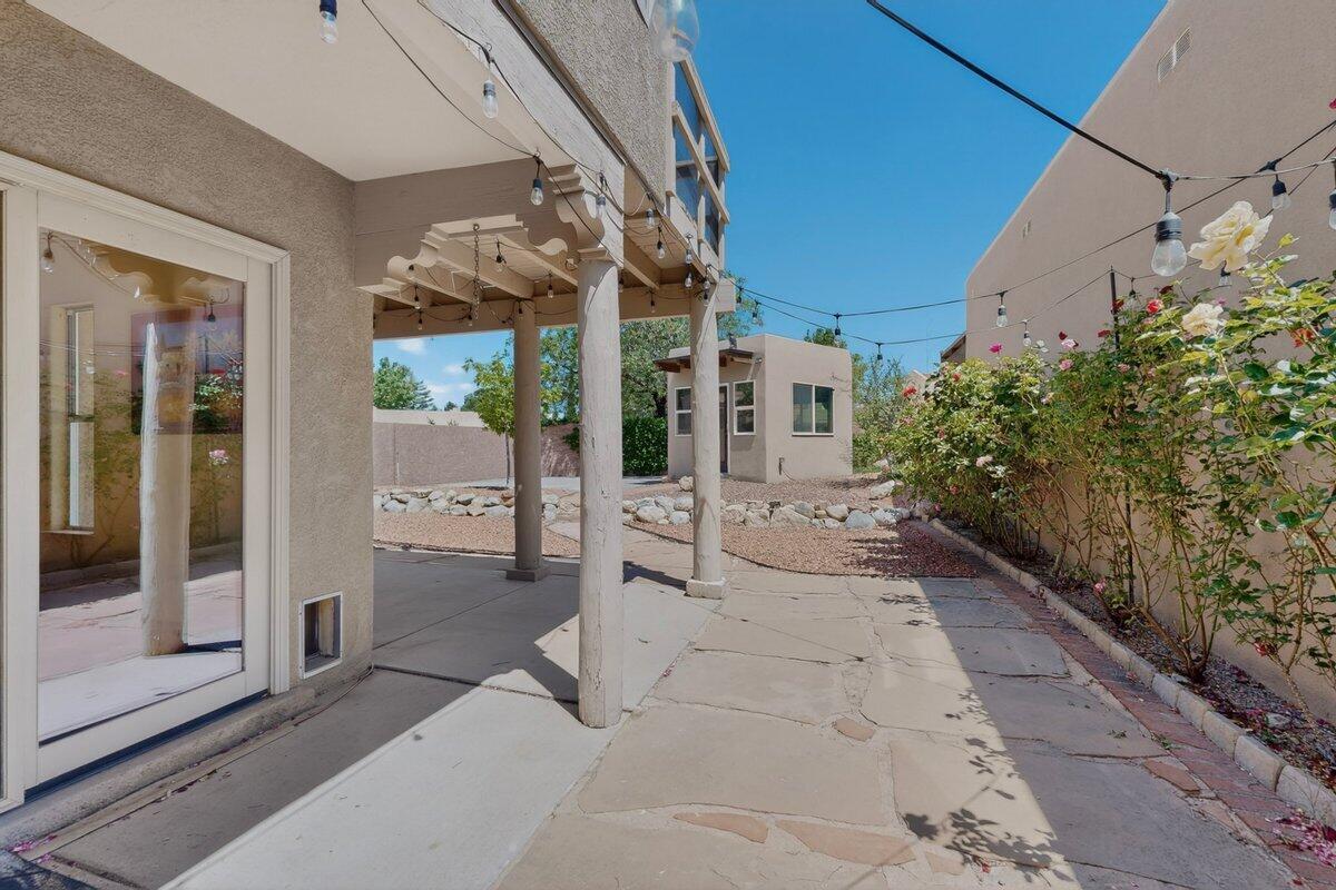9633 De Vargas Loop NE