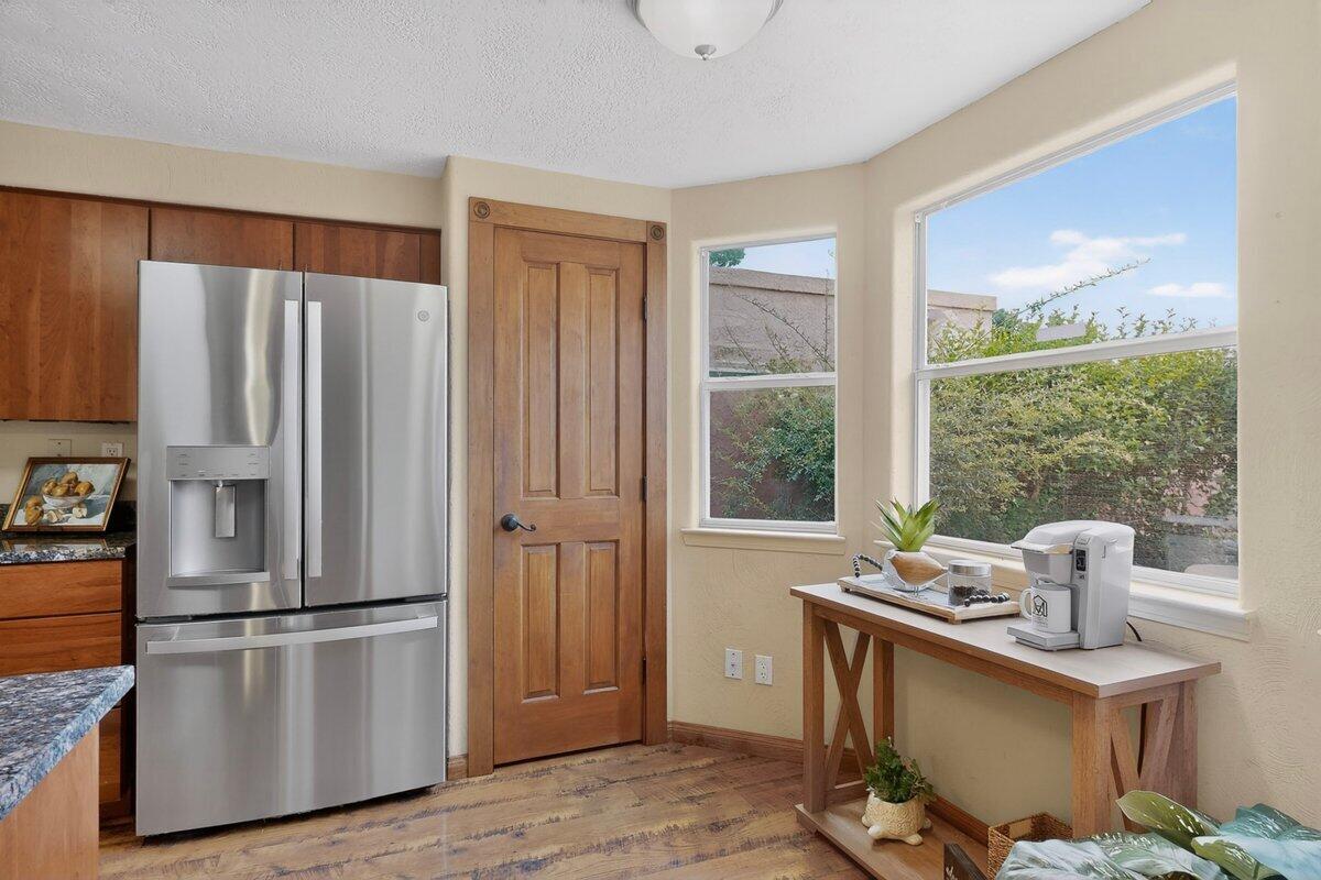 9633 De Vargas Loop NE