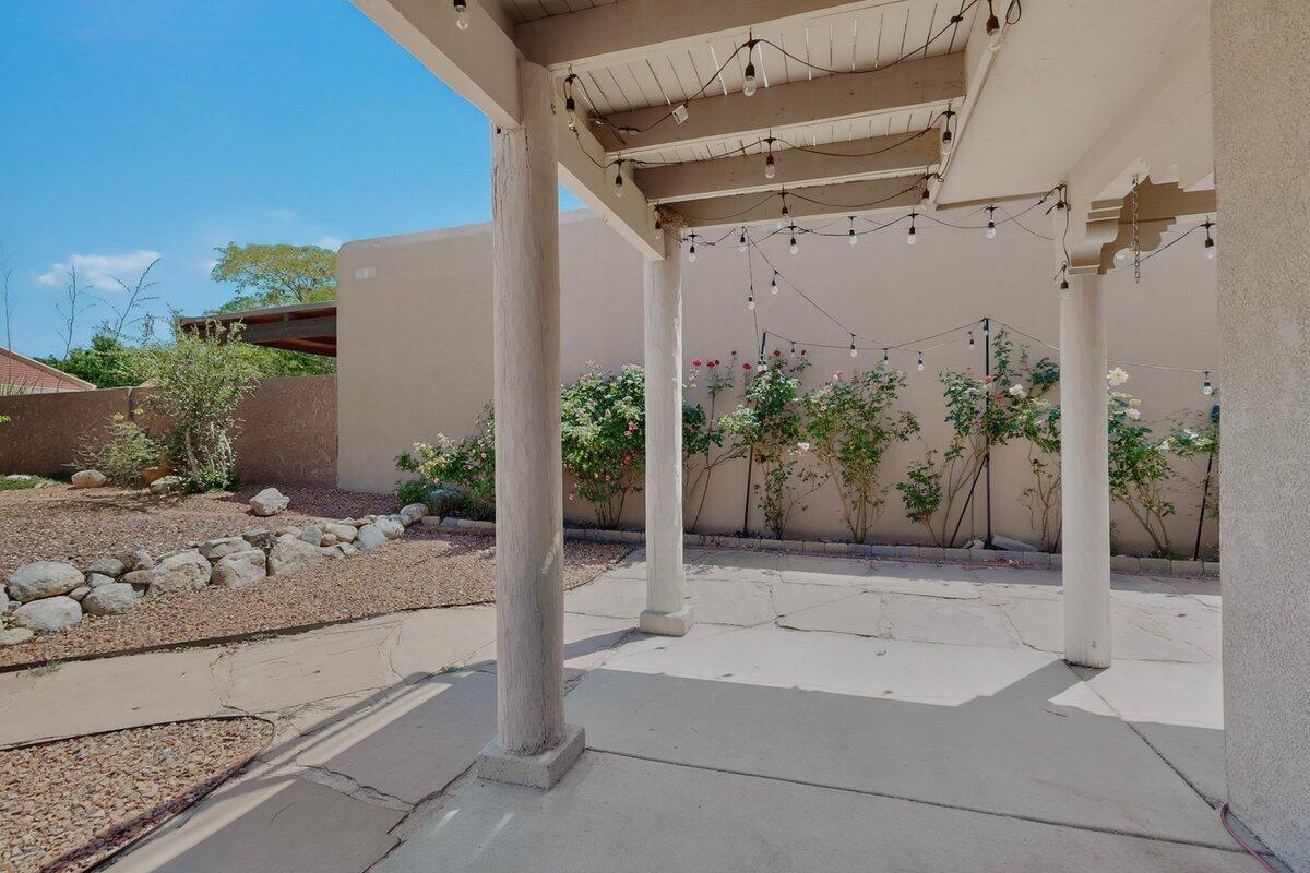 9633 De Vargas Loop NE
