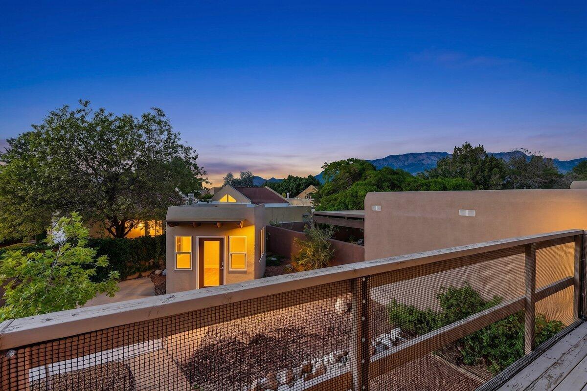 9633 De Vargas Loop NE