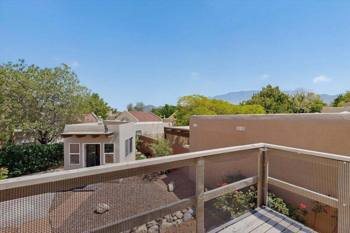 9633 De Vargas Loop NE