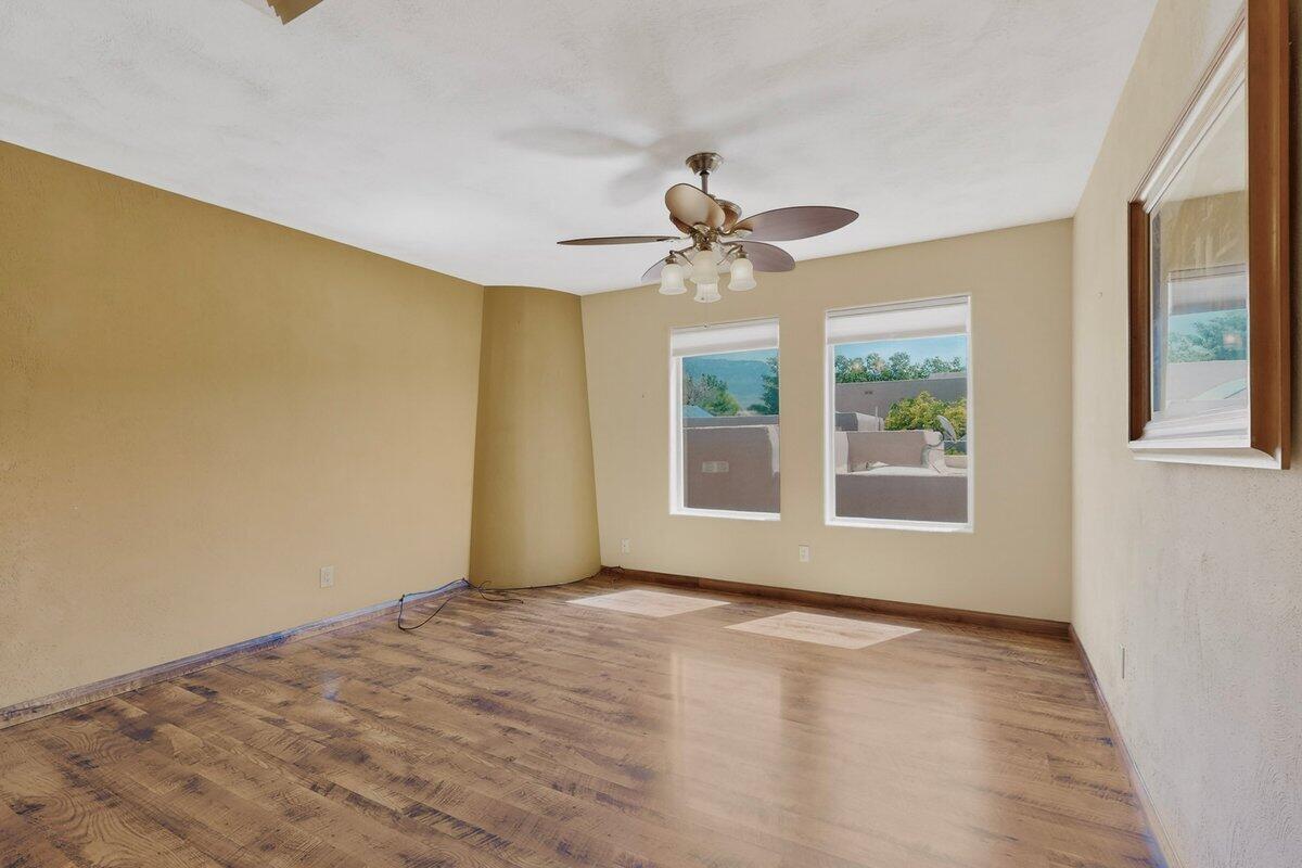 9633 De Vargas Loop NE