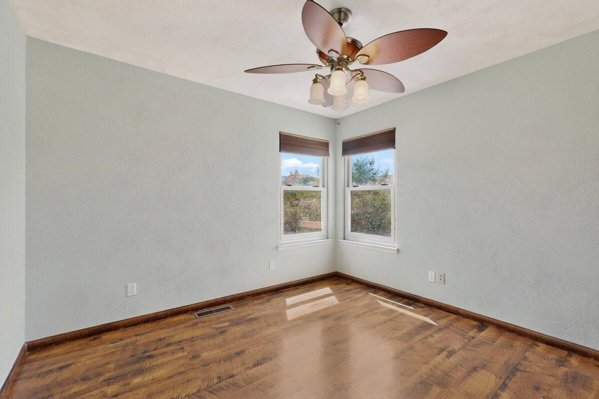 9633 De Vargas Loop NE