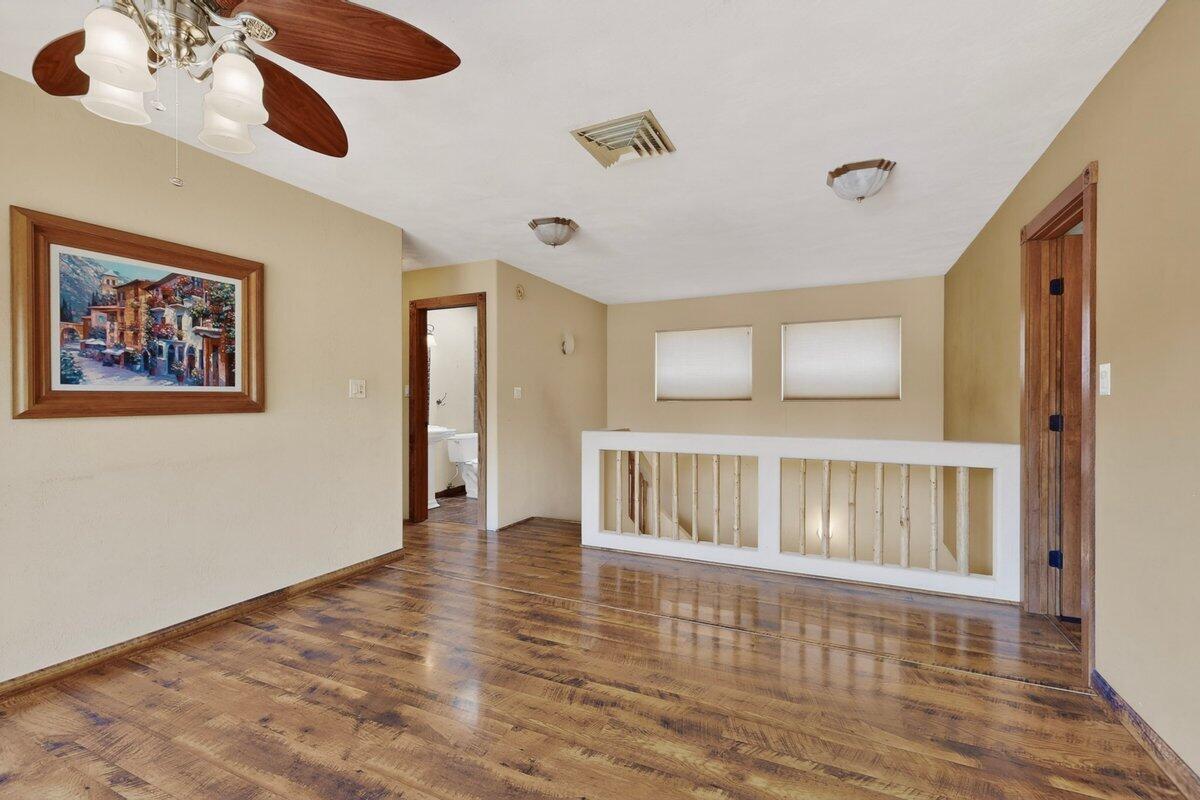 9633 De Vargas Loop NE