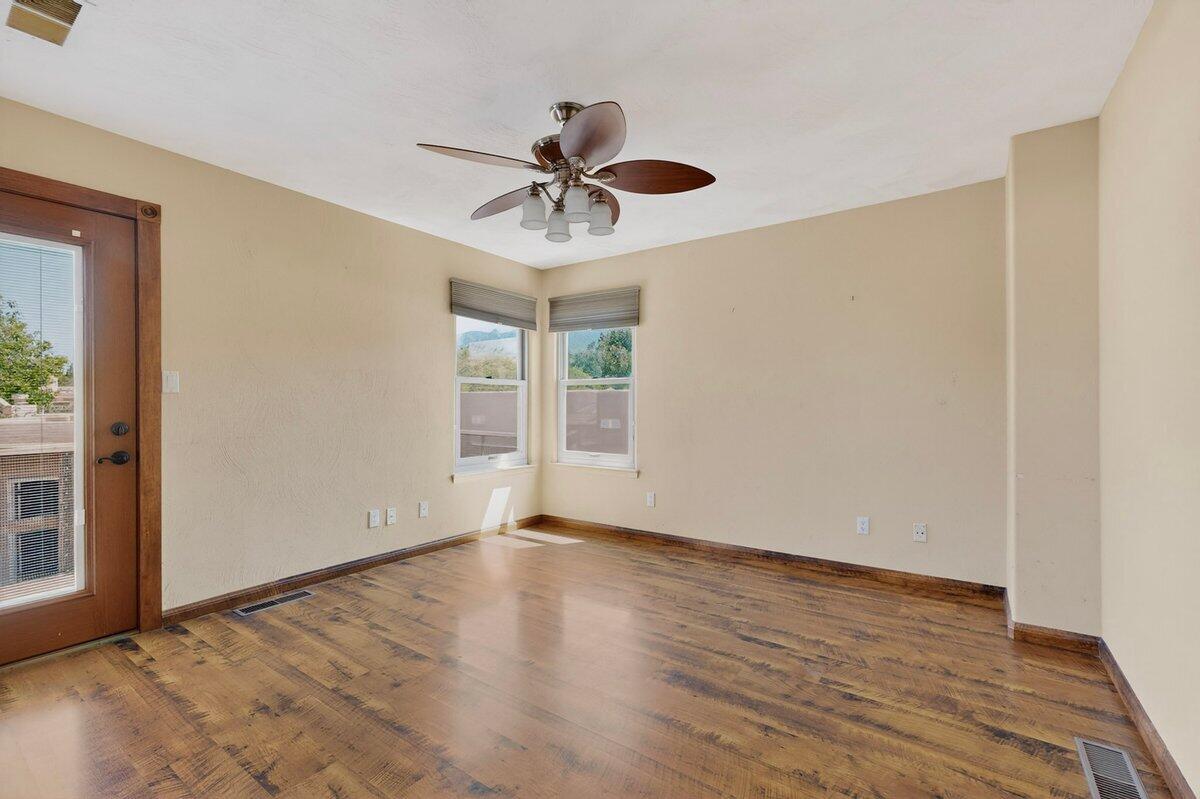 9633 De Vargas Loop NE