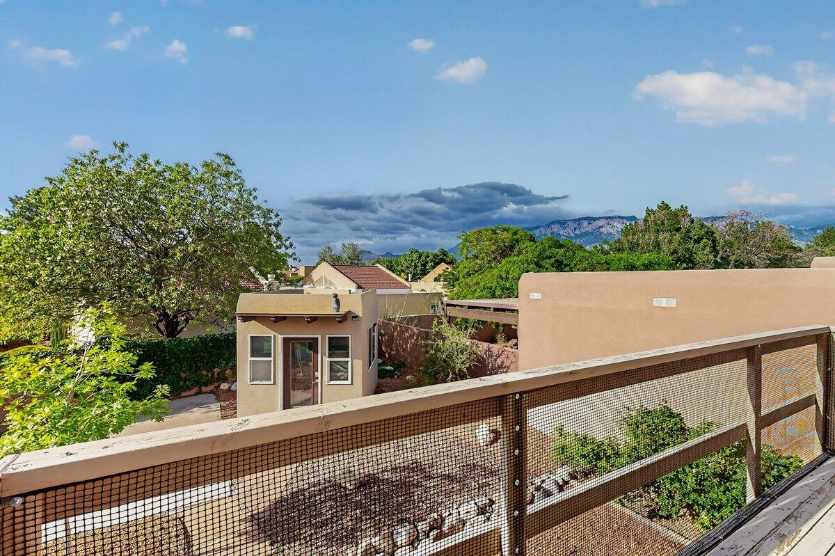 9633 De Vargas Loop NE