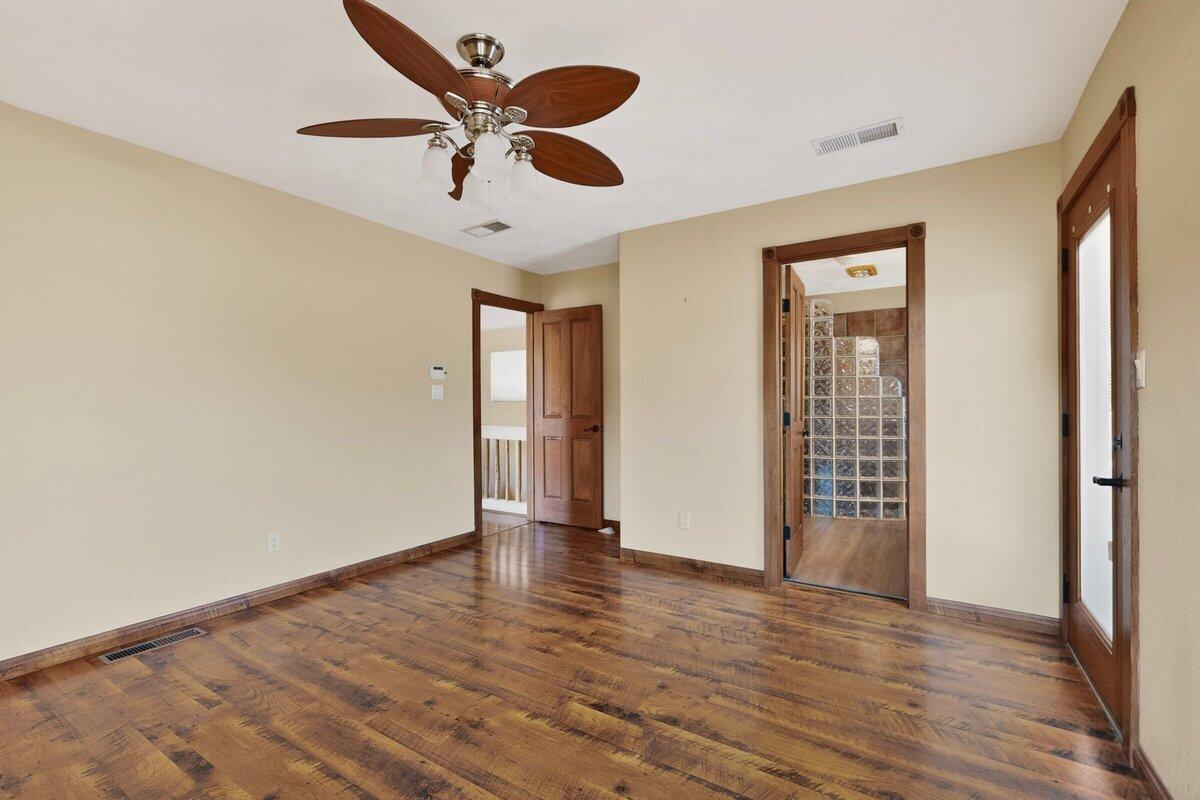 9633 De Vargas Loop NE