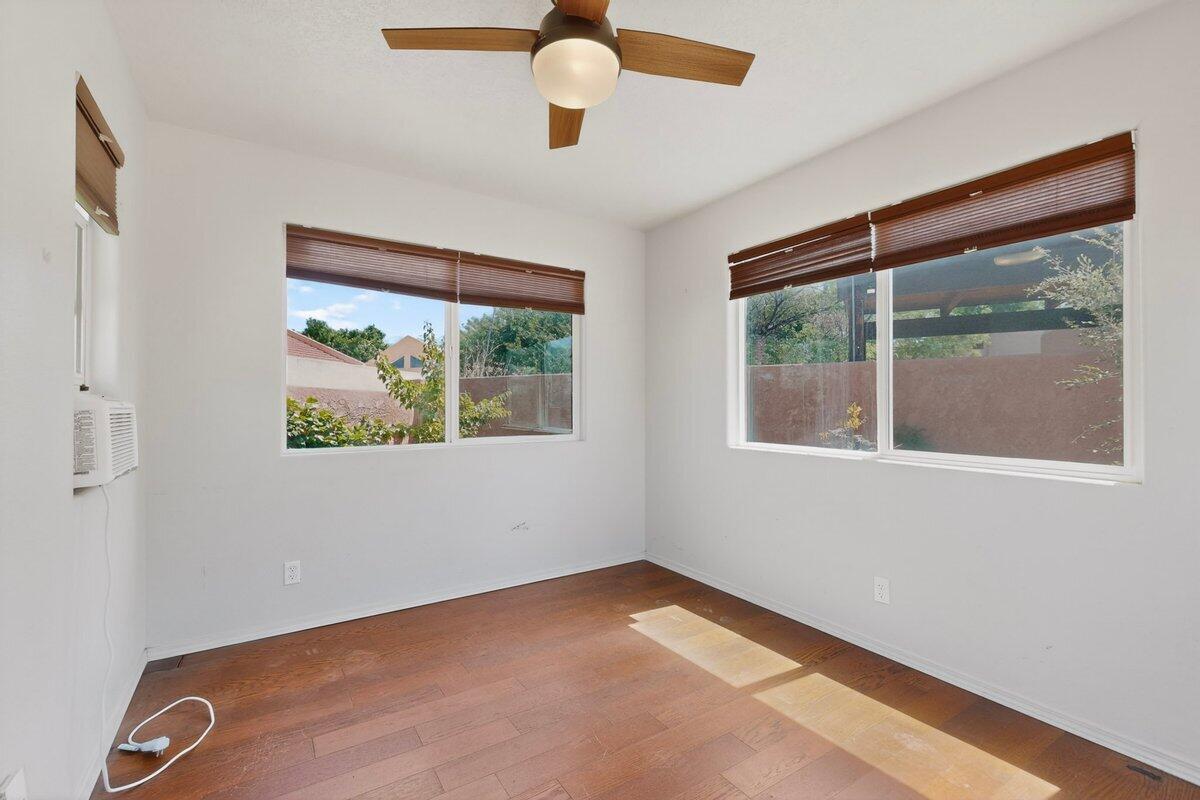 9633 De Vargas Loop NE