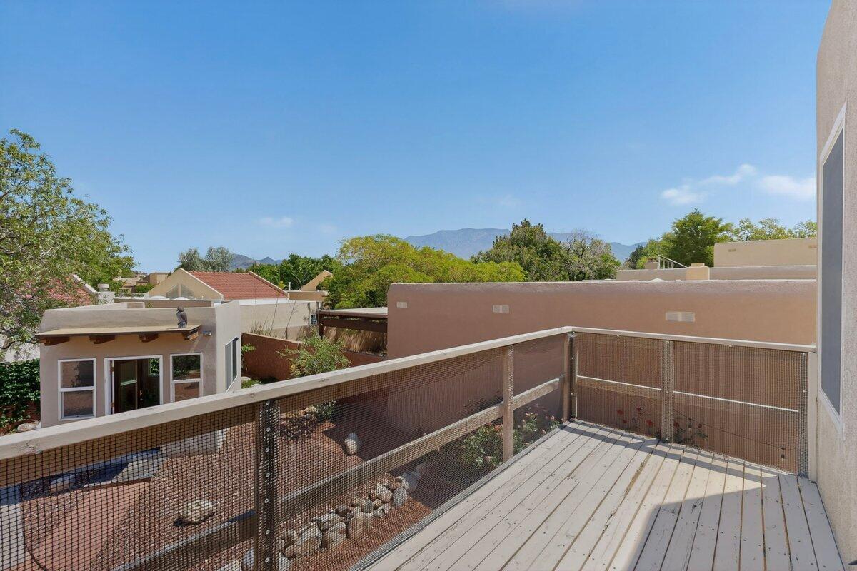 9633 De Vargas Loop NE