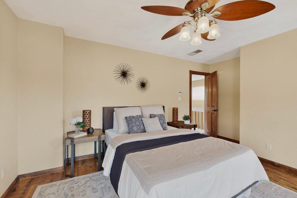 9633 De Vargas Loop NE