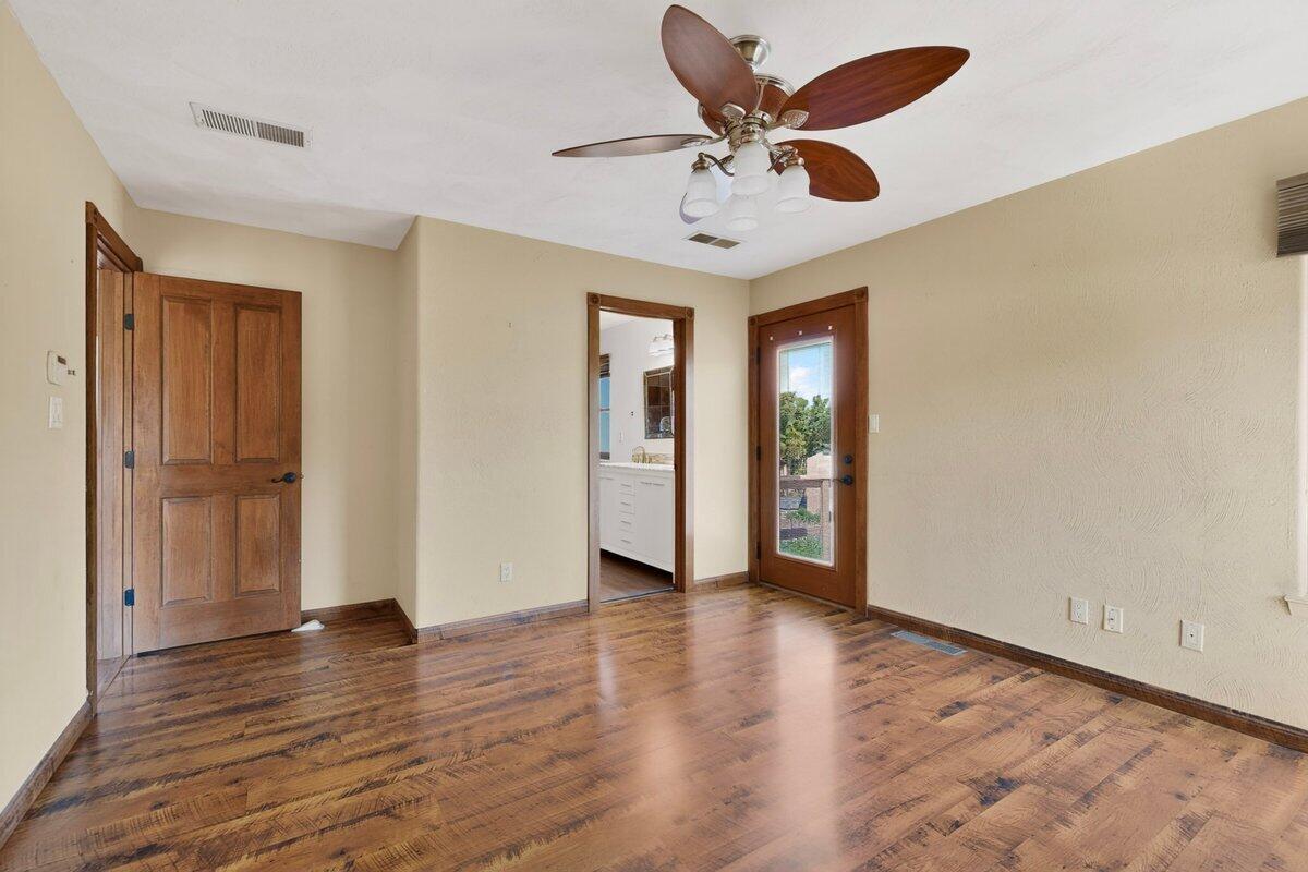 9633 De Vargas Loop NE