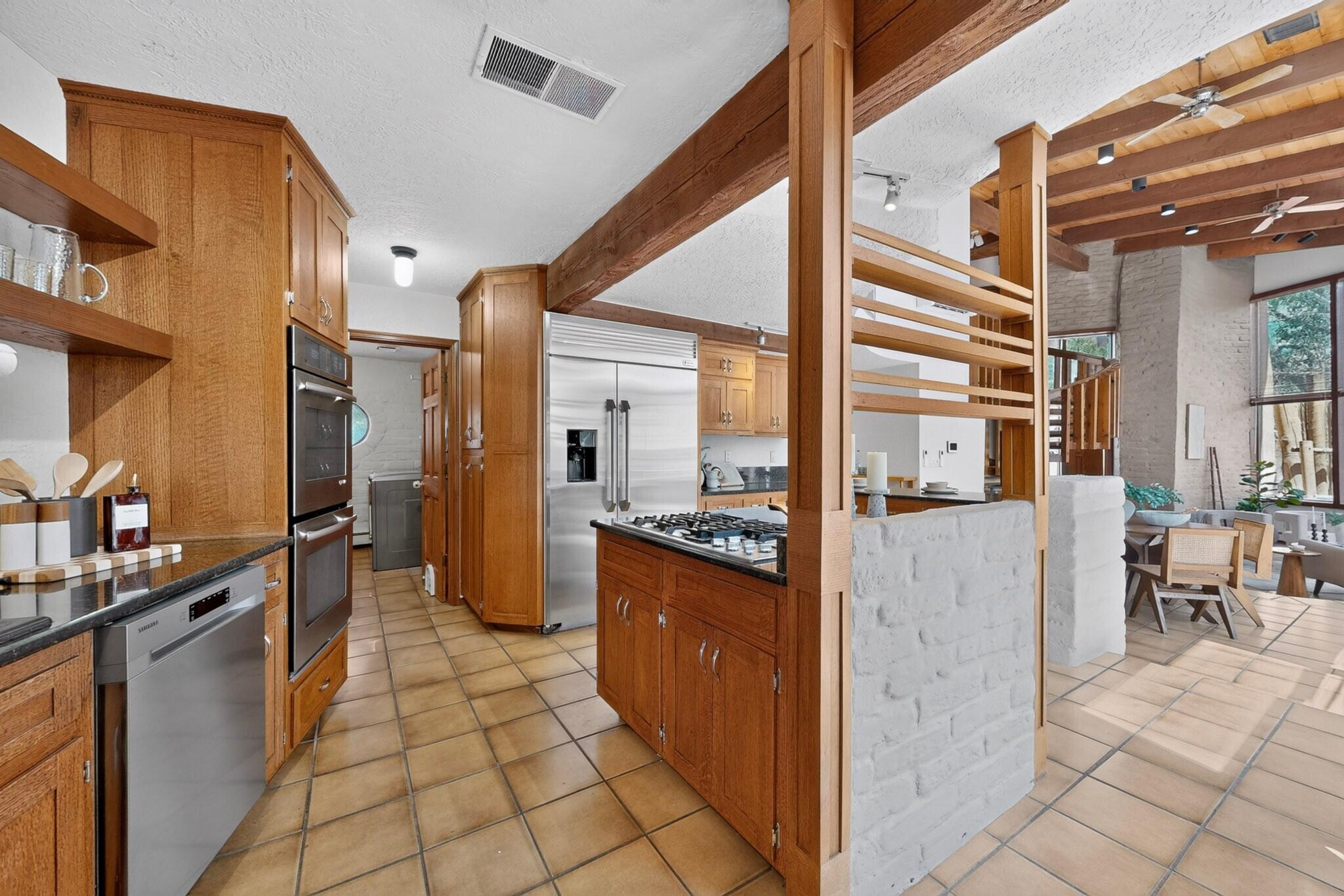 3232 Don Quixote Drive NW