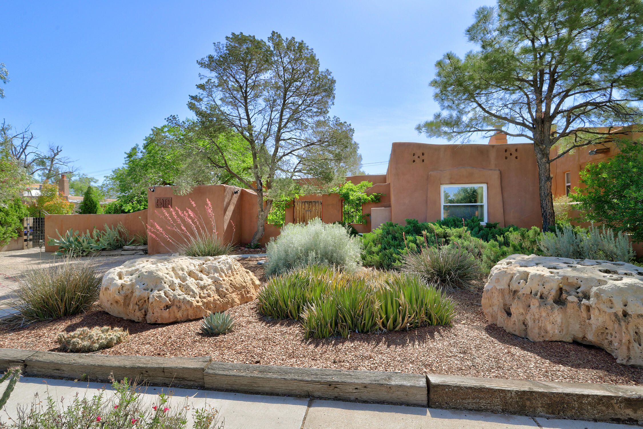 518 Hermosa Drive SE