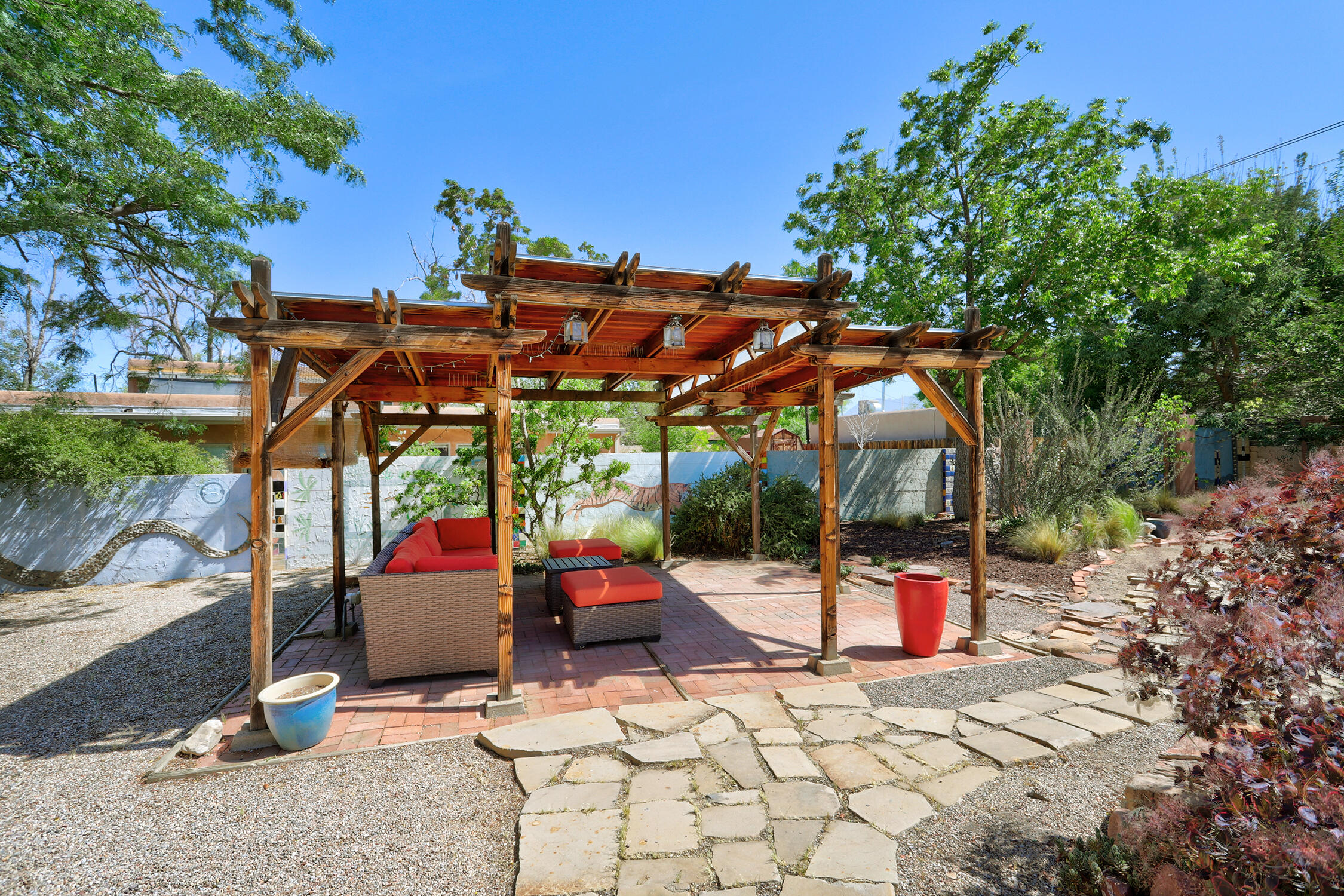 518 Hermosa Drive SE