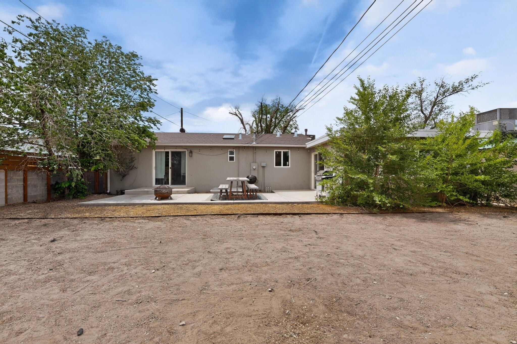 812 Amherst Drive NE