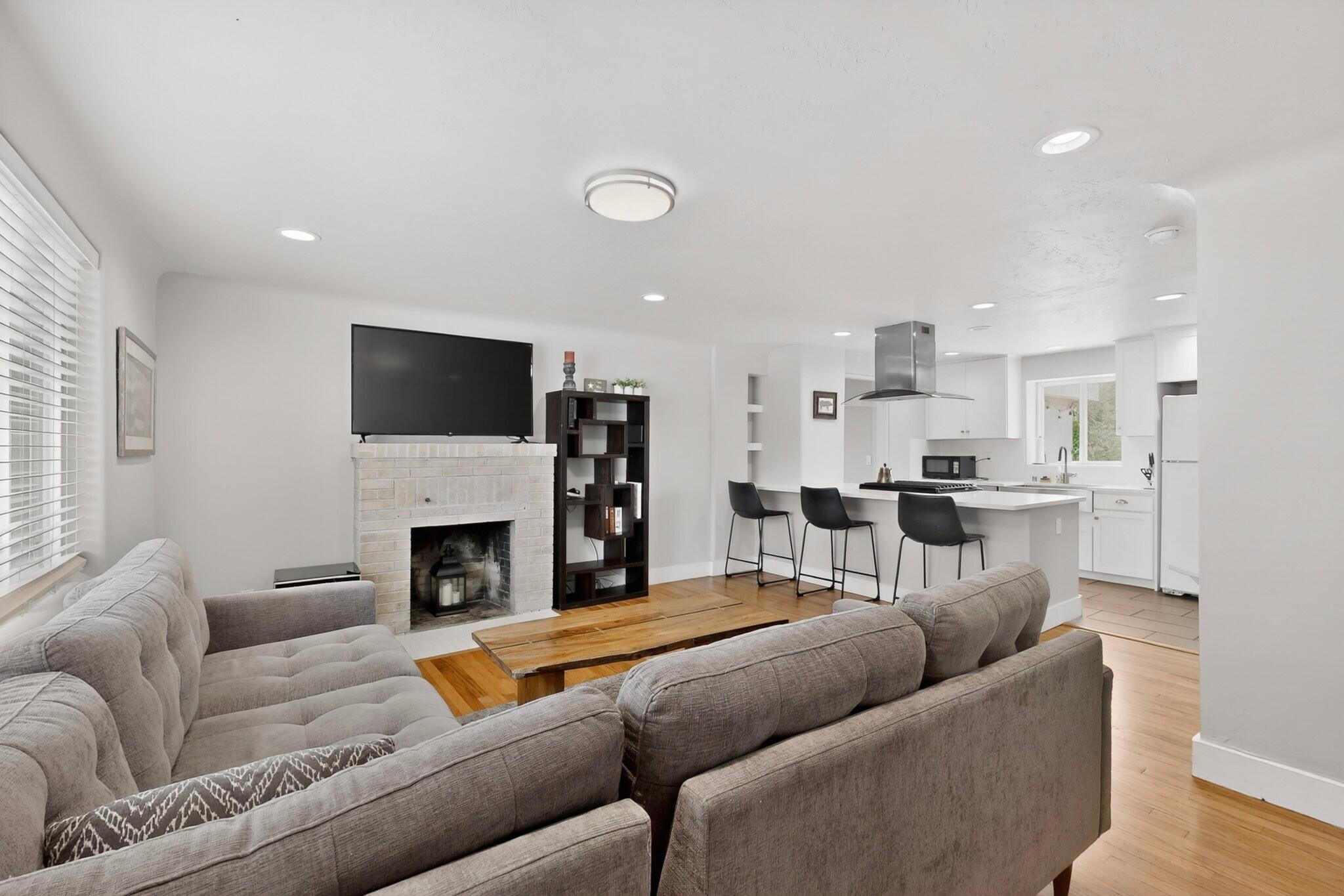 812 Amherst Drive NE
