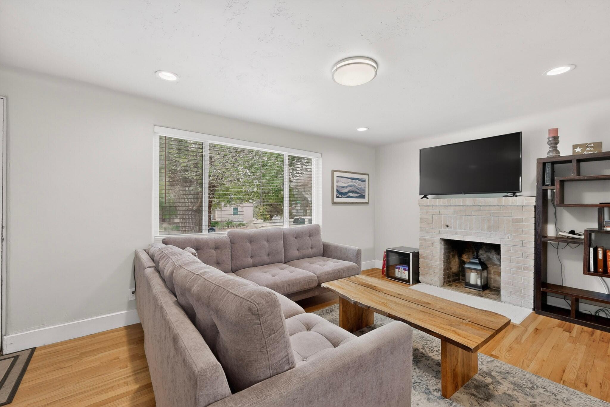 812 Amherst Drive NE