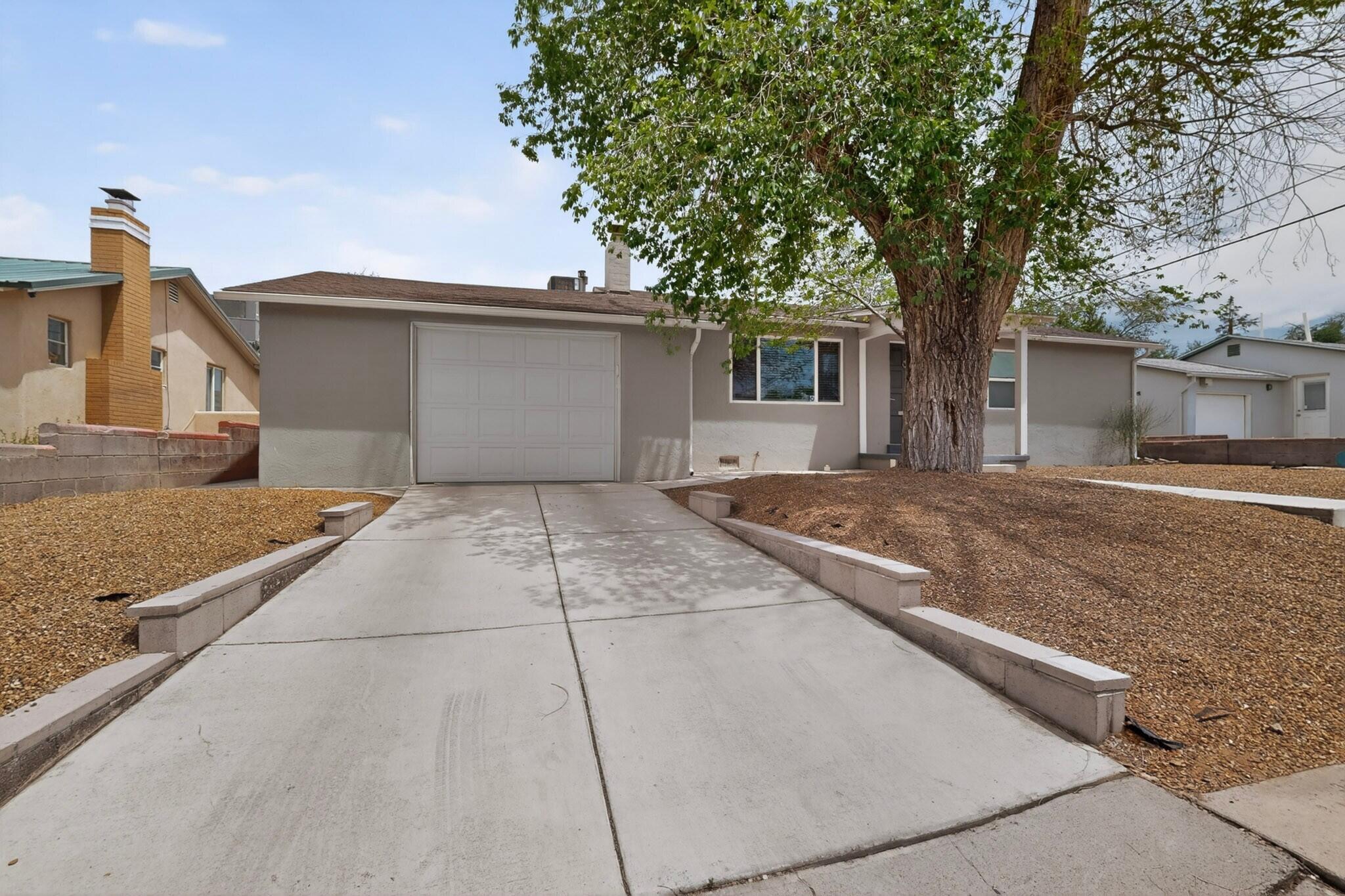 812 Amherst Drive NE