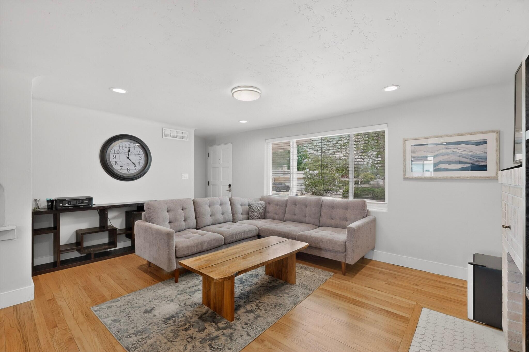 812 Amherst Drive NE