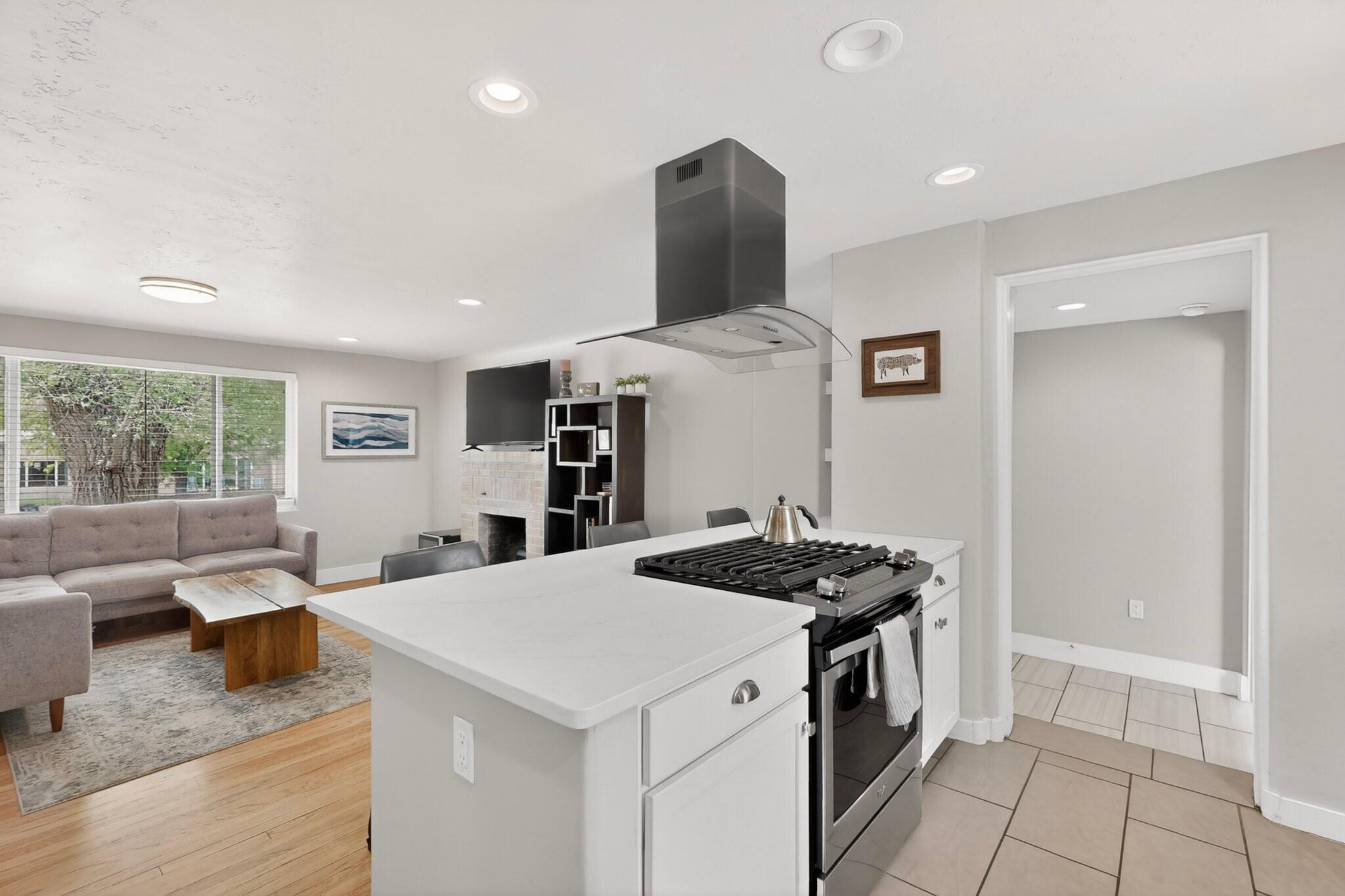 812 Amherst Drive NE