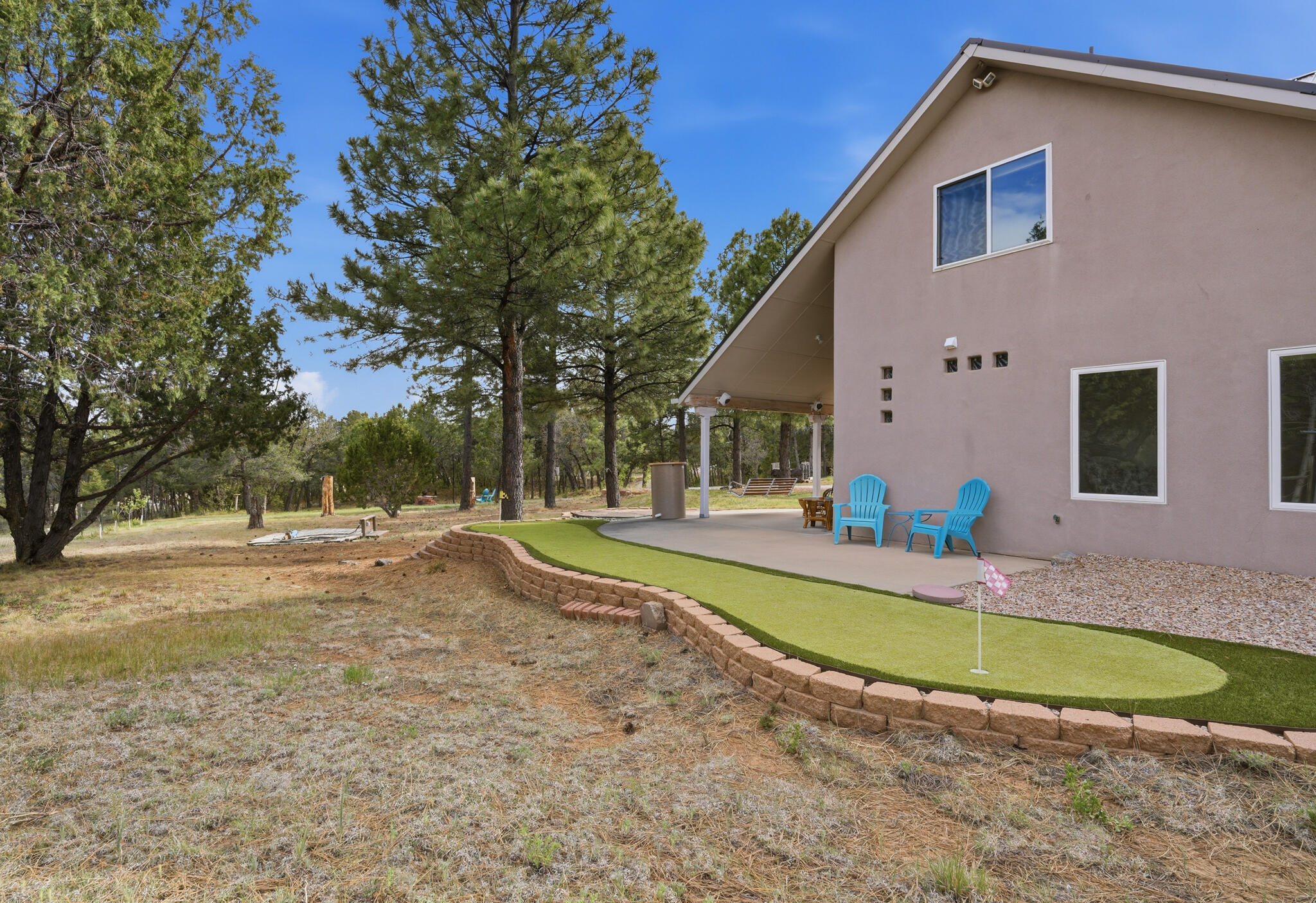 15 Blue Jay Road