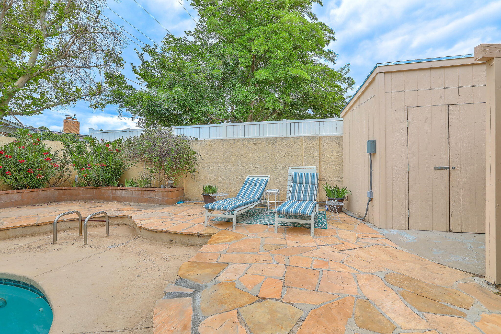 8001 Sierra Azul Avenue NE