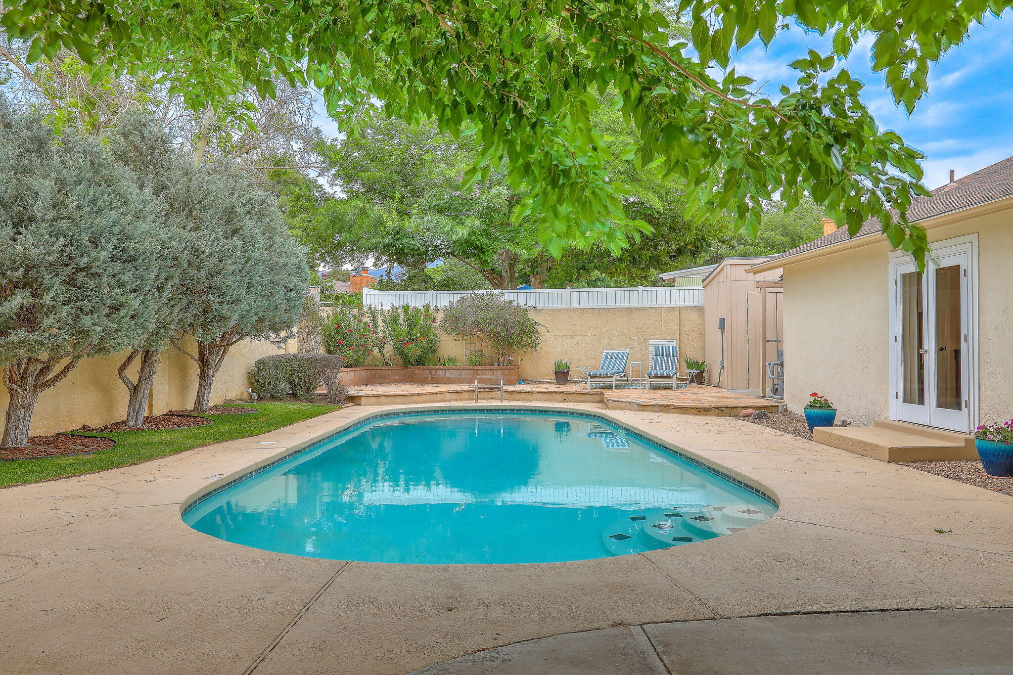 8001 Sierra Azul Avenue NE