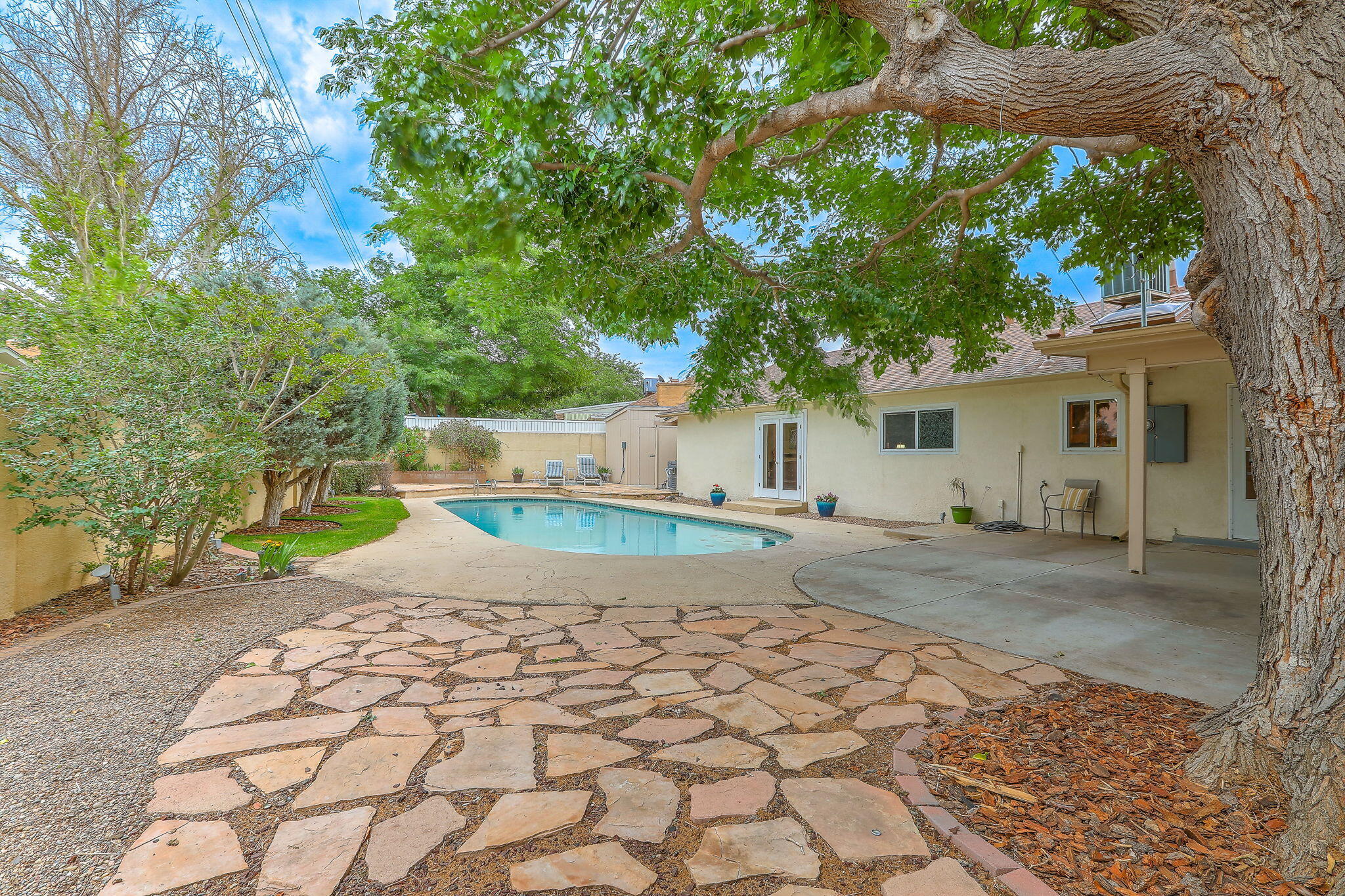 8001 Sierra Azul Avenue NE