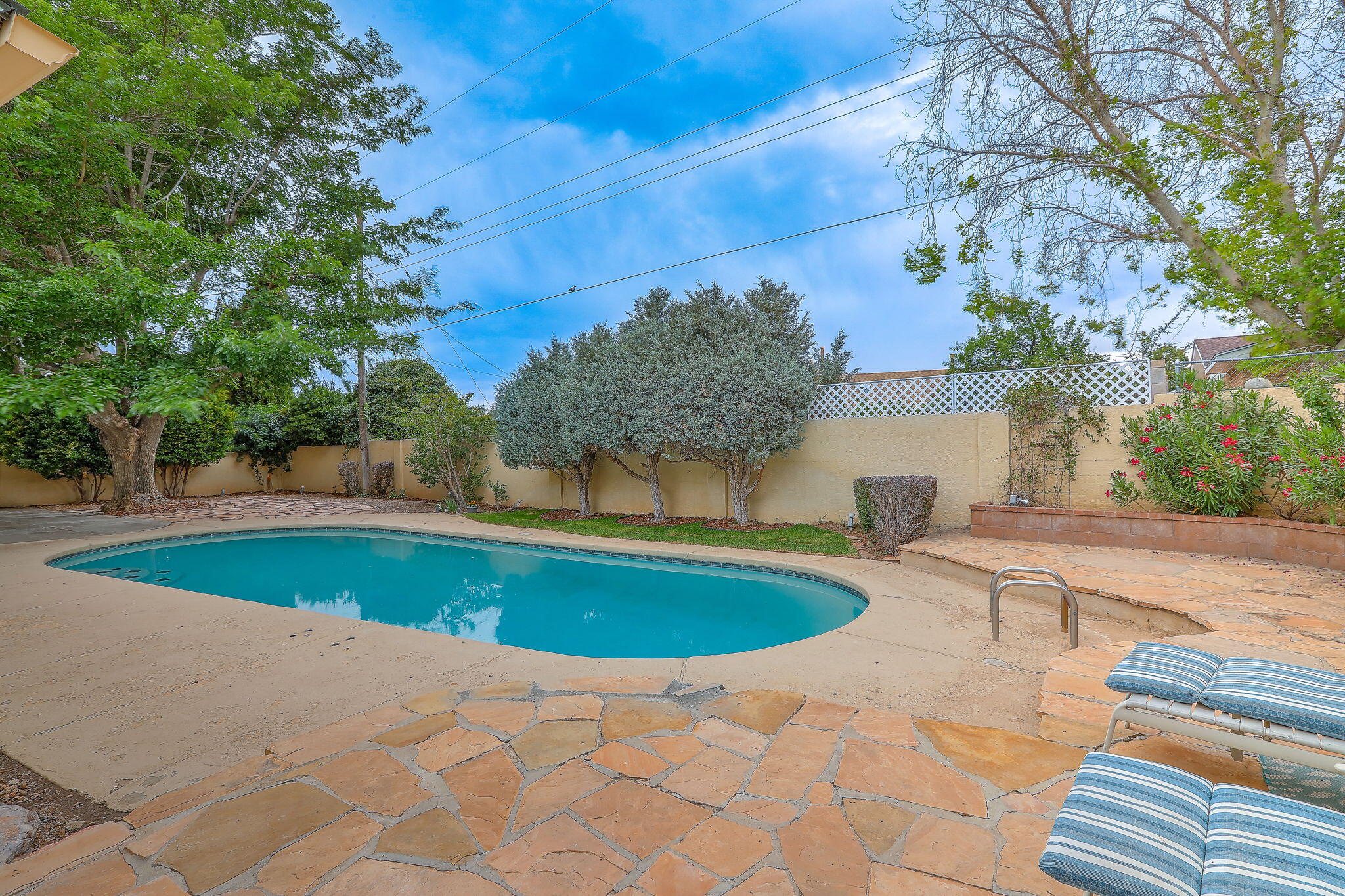 8001 Sierra Azul Avenue NE