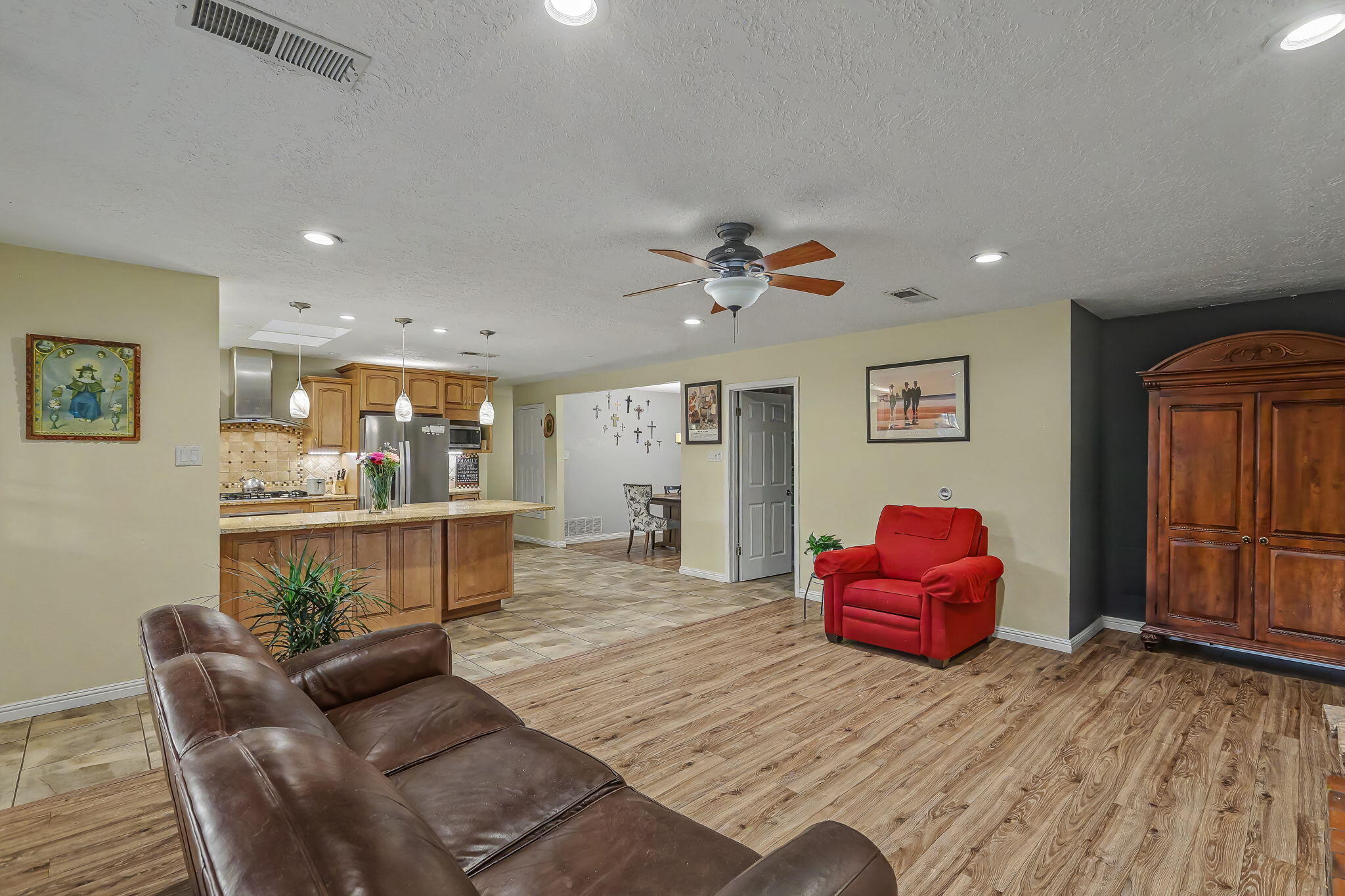 8001 Sierra Azul Avenue NE