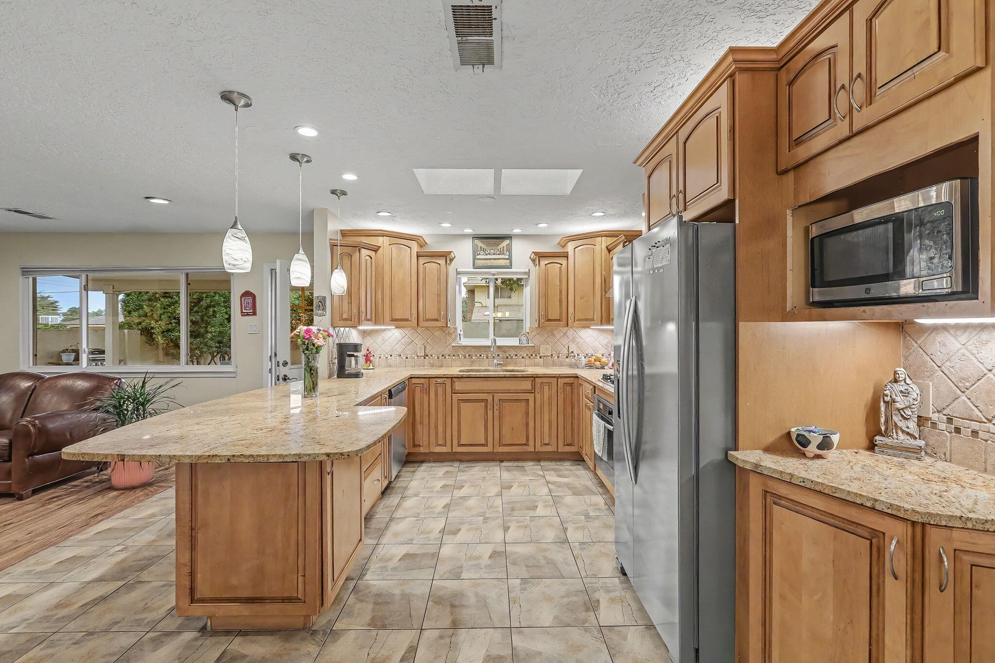 8001 Sierra Azul Avenue NE