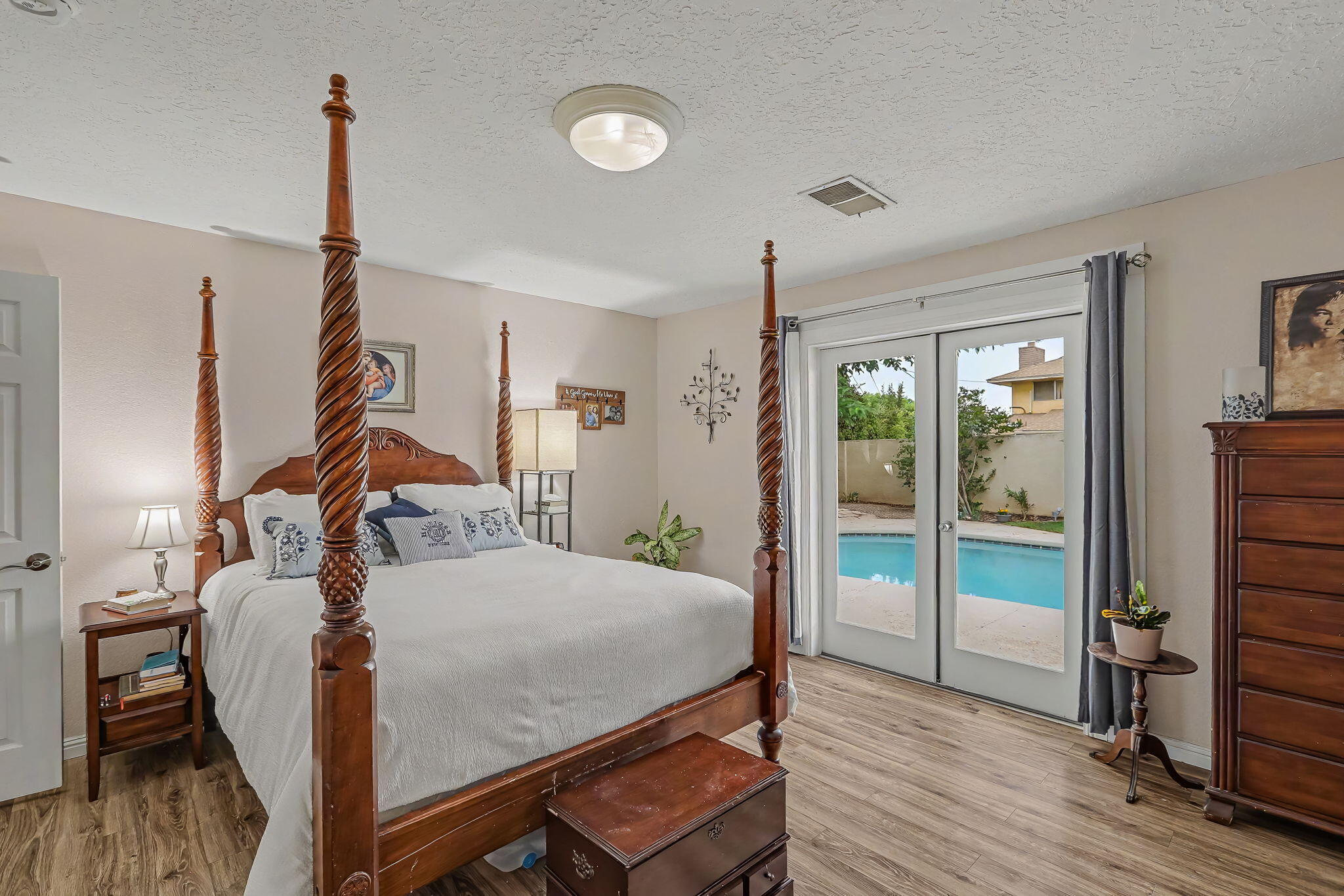 8001 Sierra Azul Avenue NE