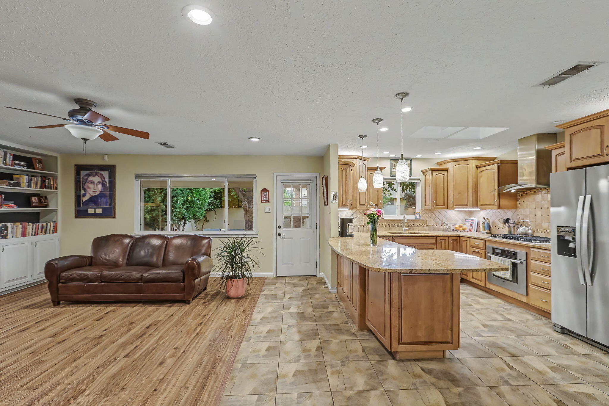 8001 Sierra Azul Avenue NE
